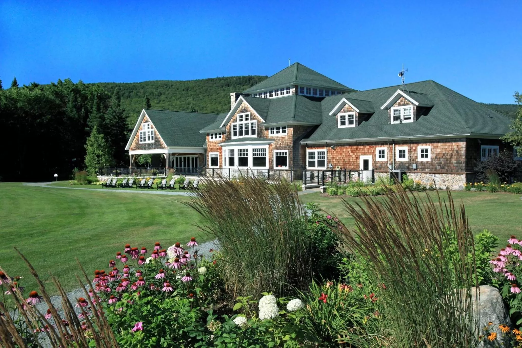 Golfcourse in Omni Bretton Arms Inn at Mount Washington Resort