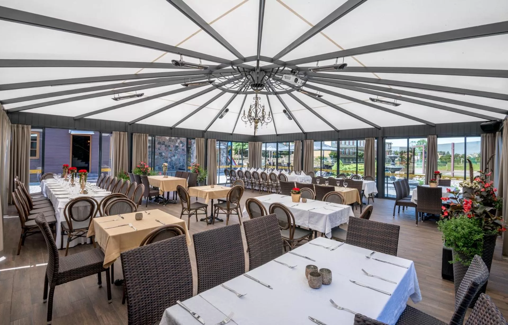 Restaurant/Places to Eat in Hotel - Bar Grafaite