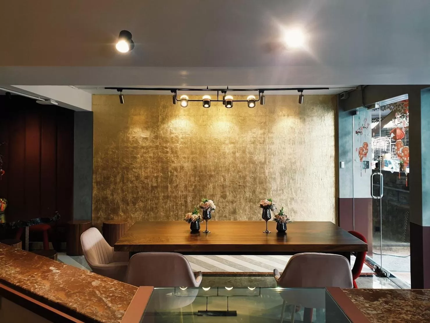 Business facilities in Golden House