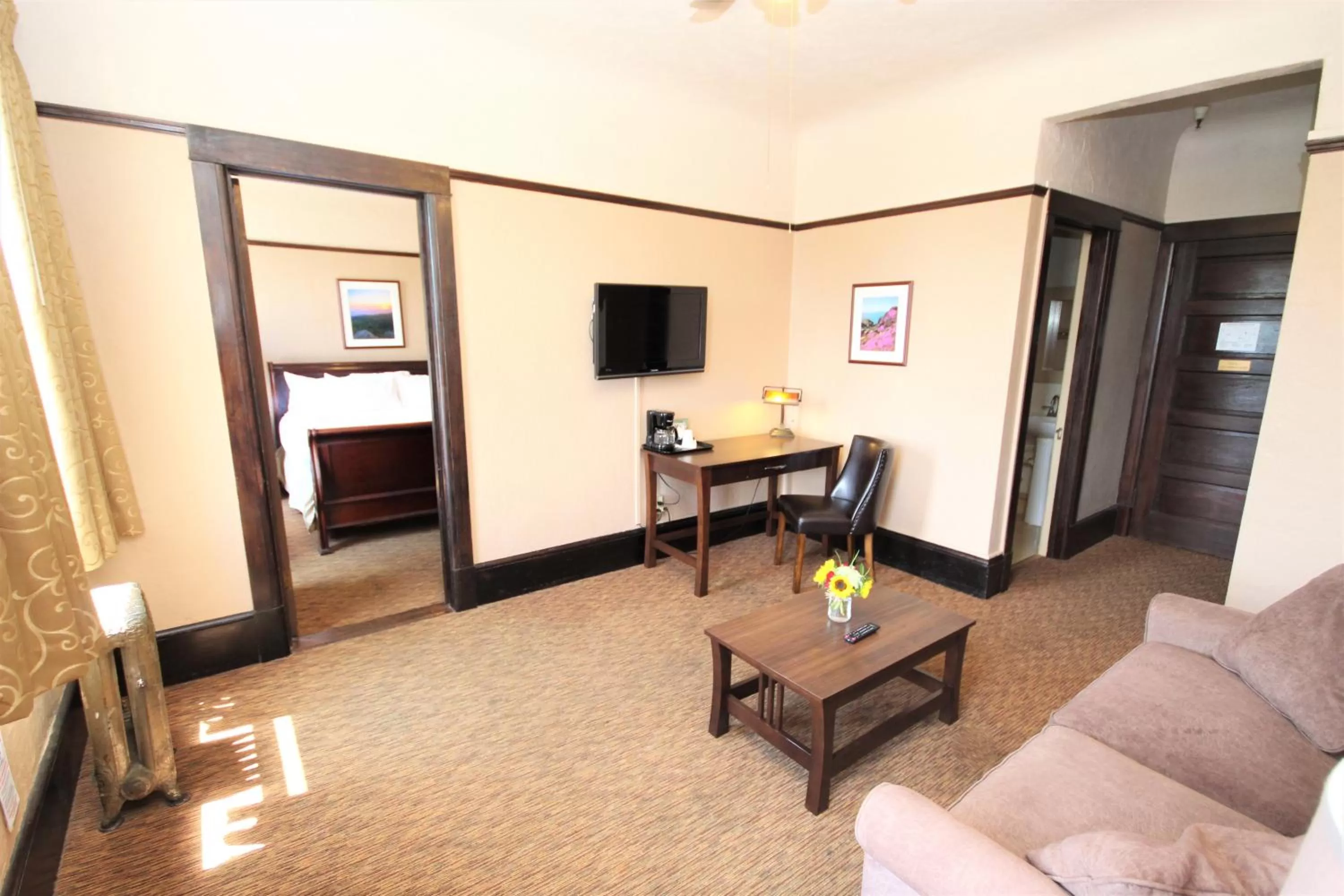 TV/Entertainment Center in Hotel Arcata