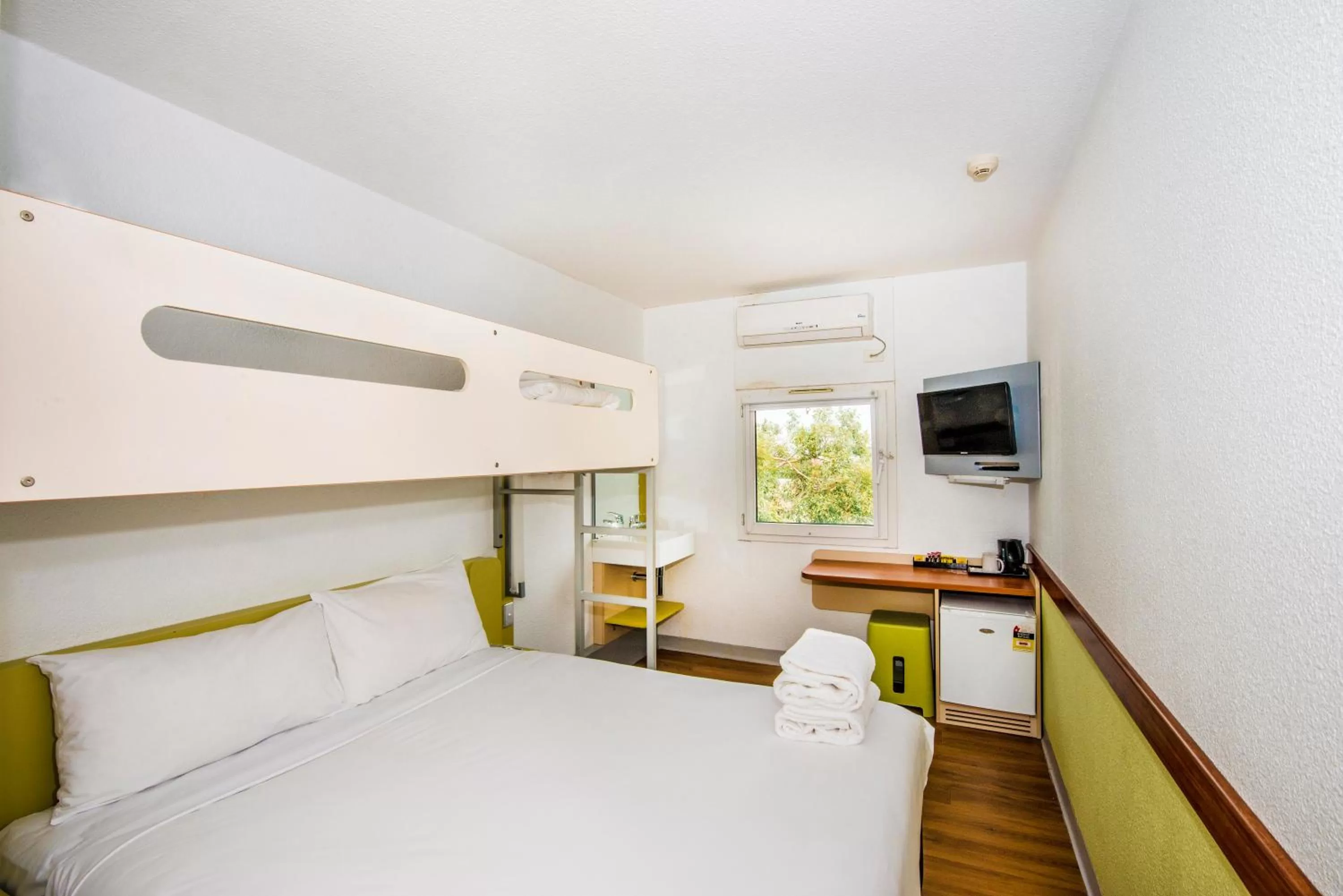 Photo of the whole room, Bed in ibis Budget - St Peters