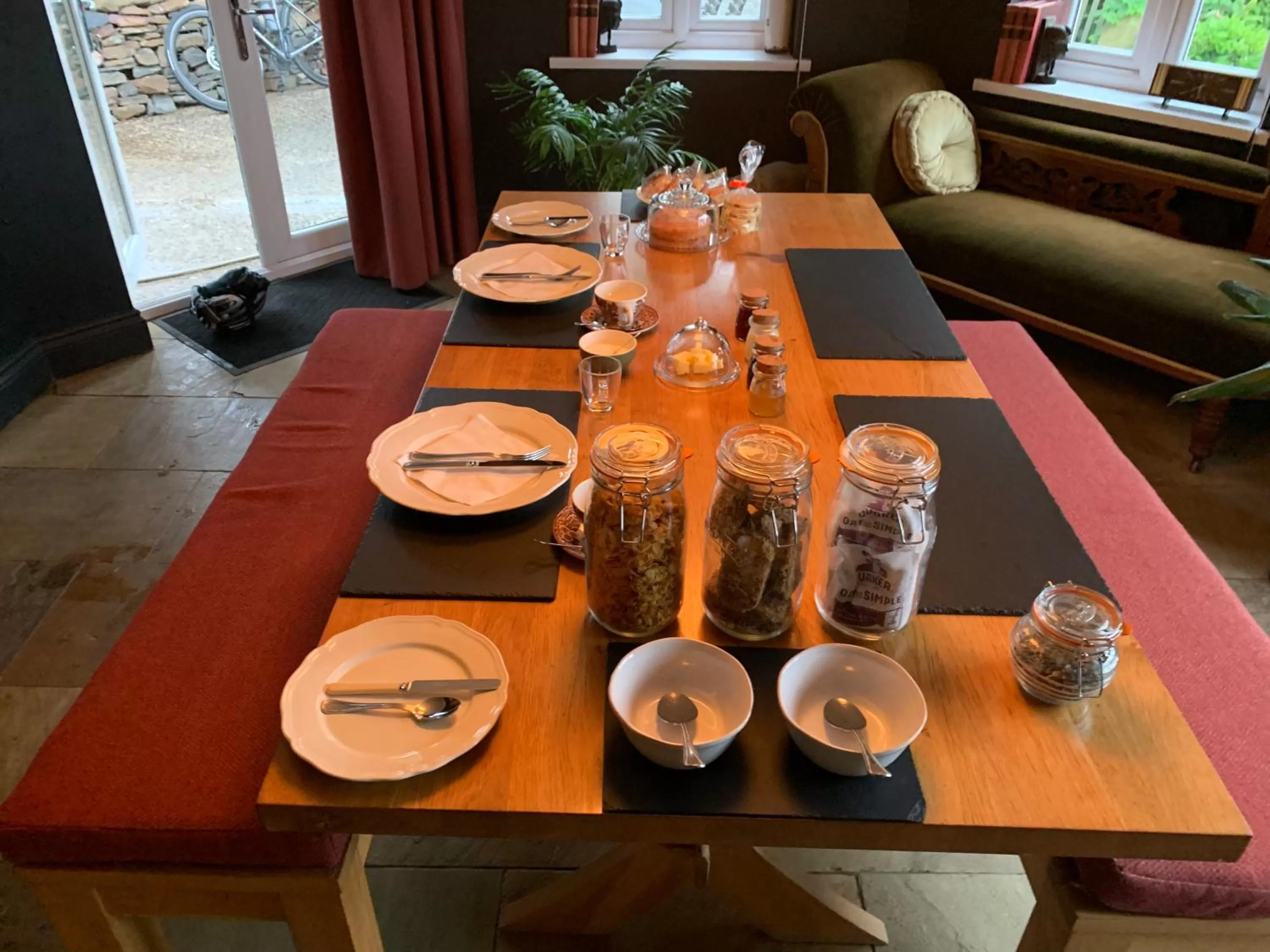 Seating area, Restaurant/Places to Eat in Efail Y Garn