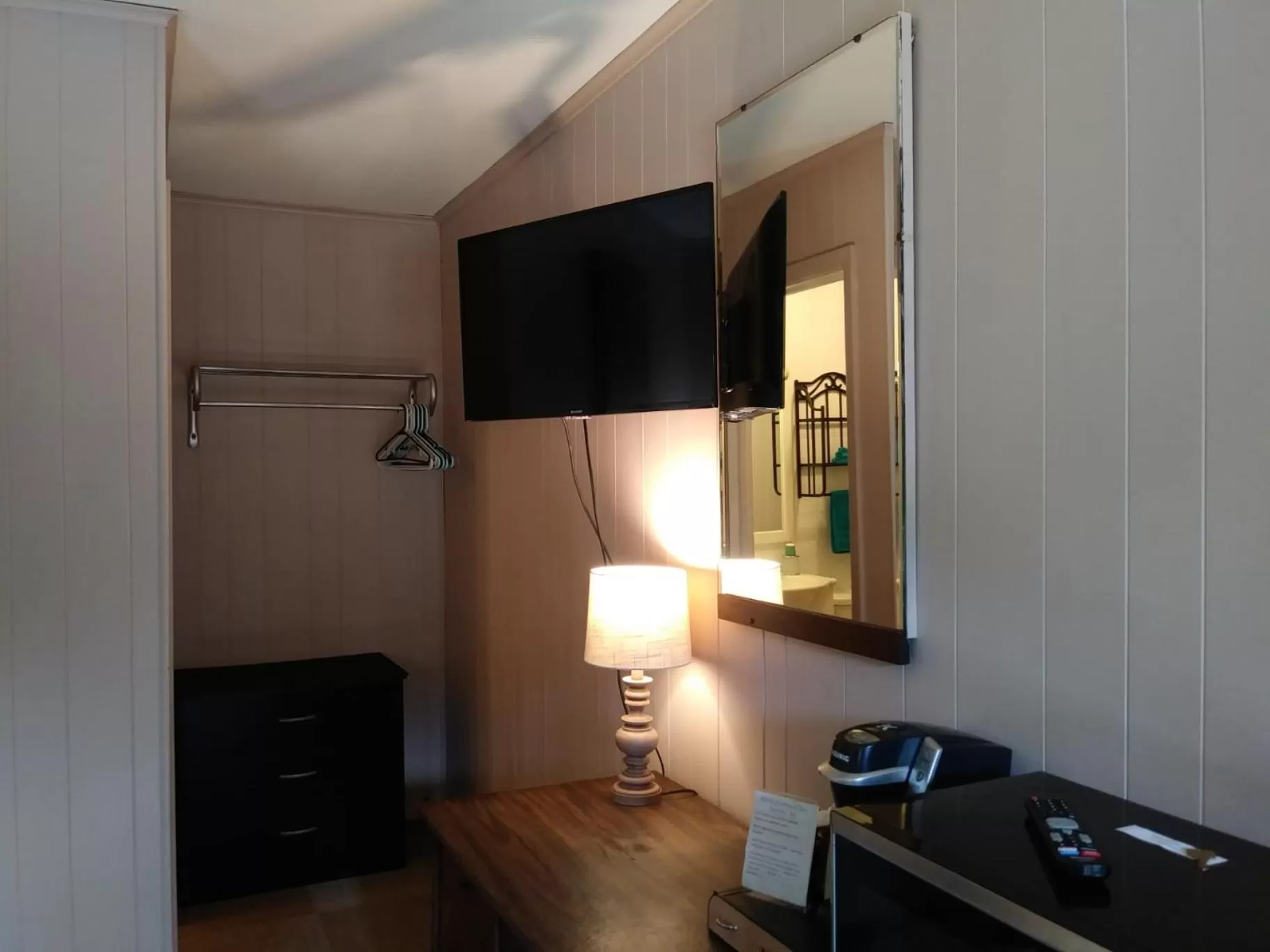 Bedroom in Rest Stop 6 Inn