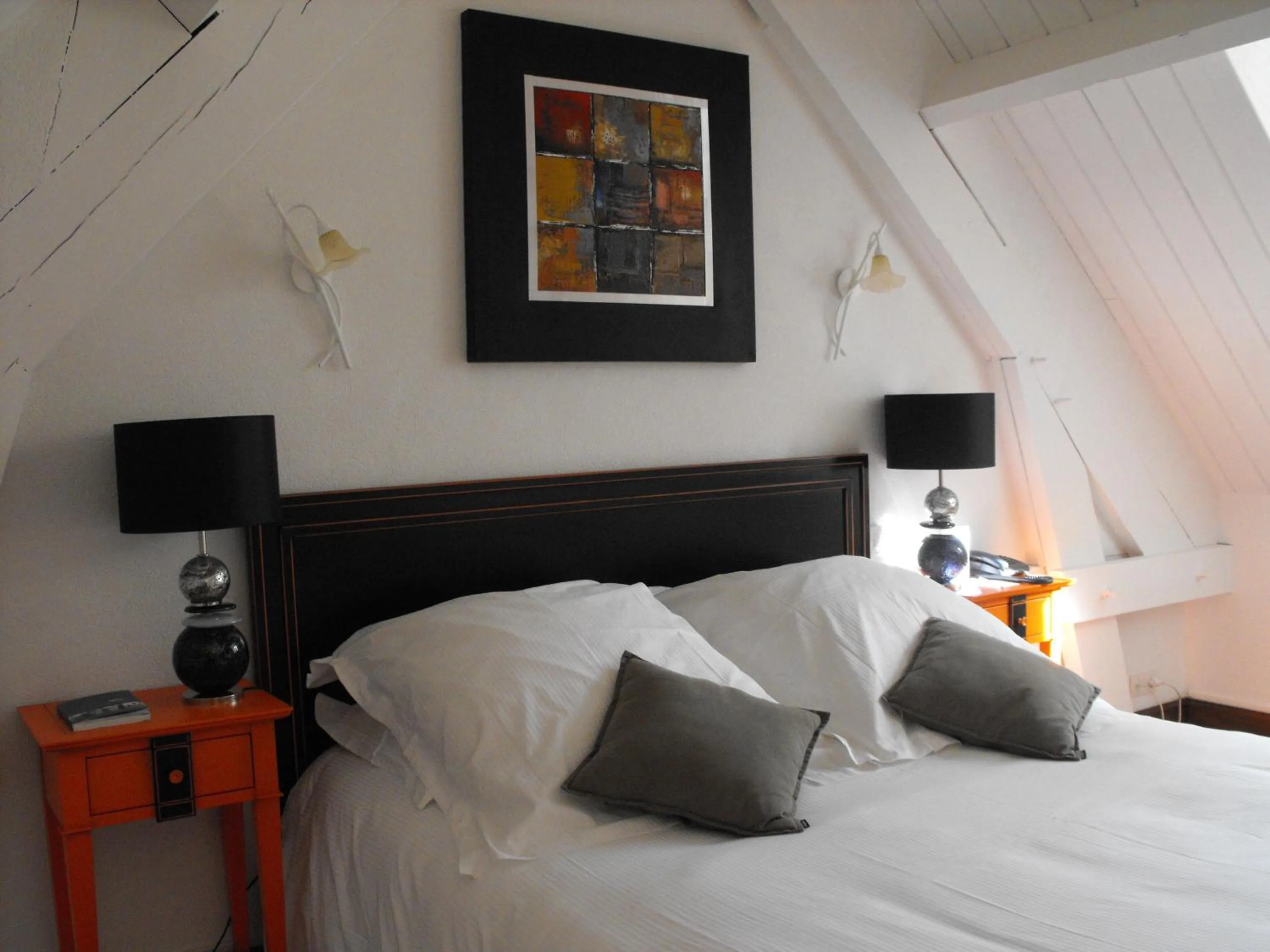 Bed in L'Orée des Chênes, The Originals Relais