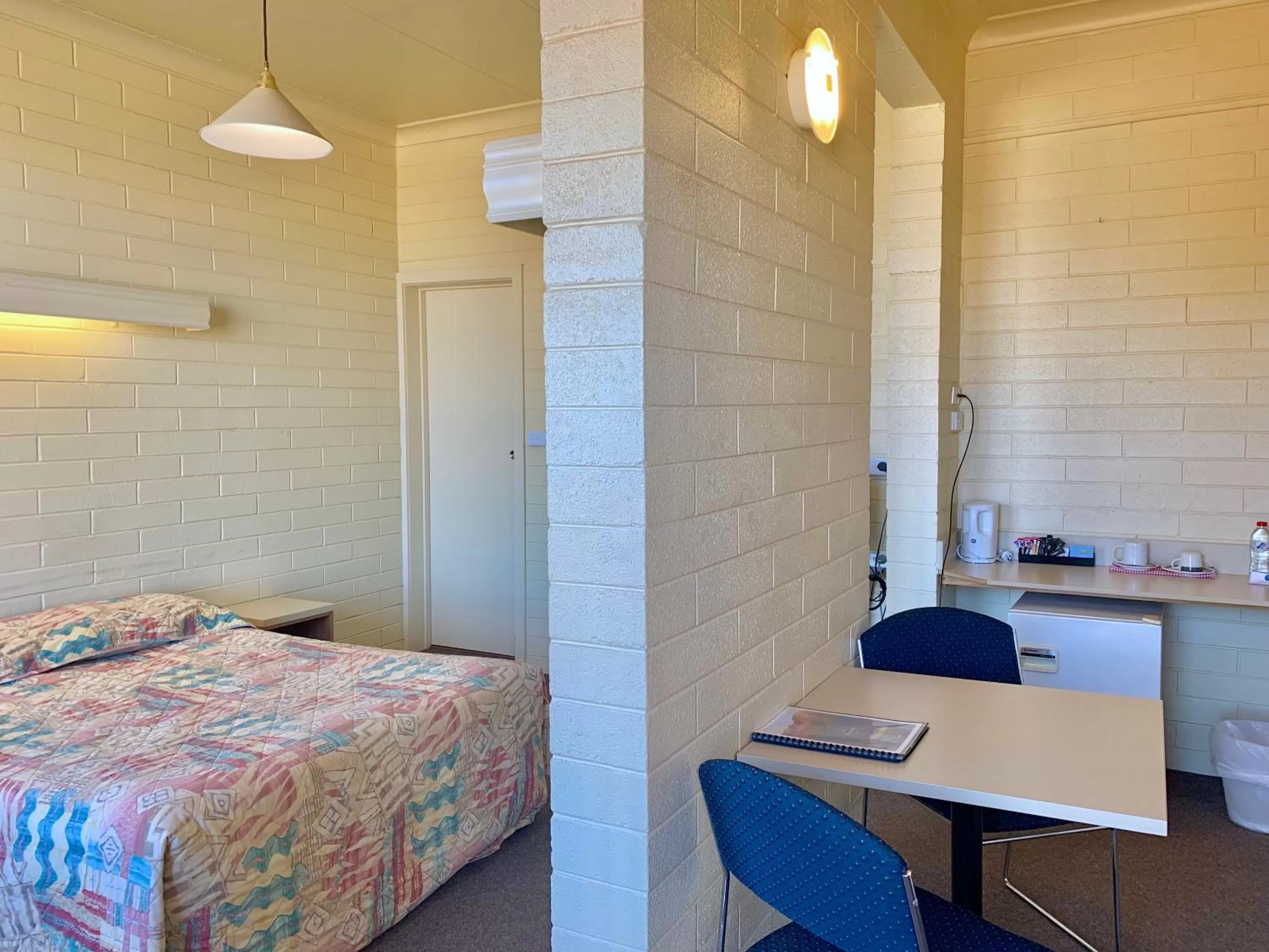 Photo of the whole room, Bed in Opal Inn Hotel, Motel, Caravan Park