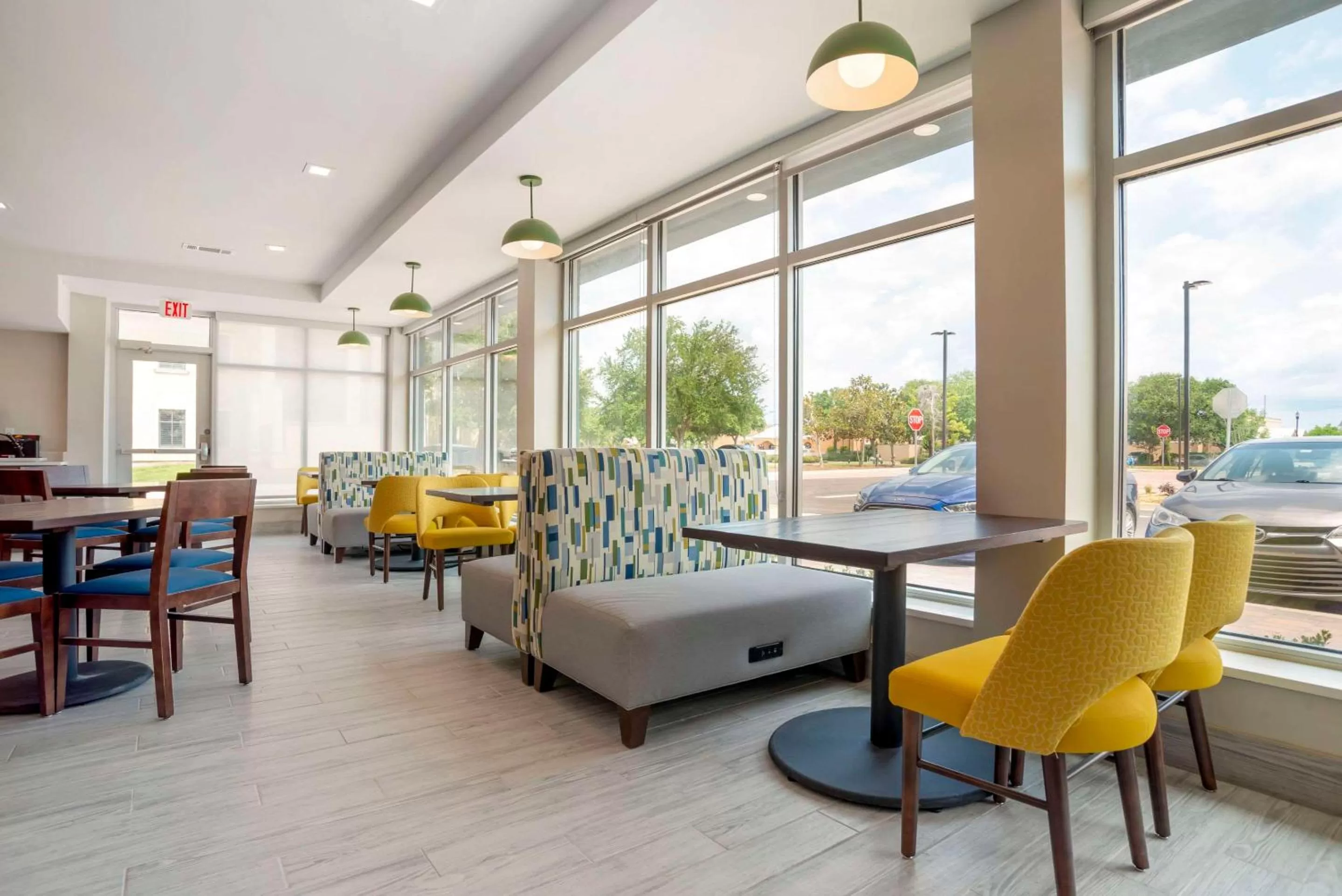 Breakfast in Comfort Inn & Suites Destin near Henderson Beach