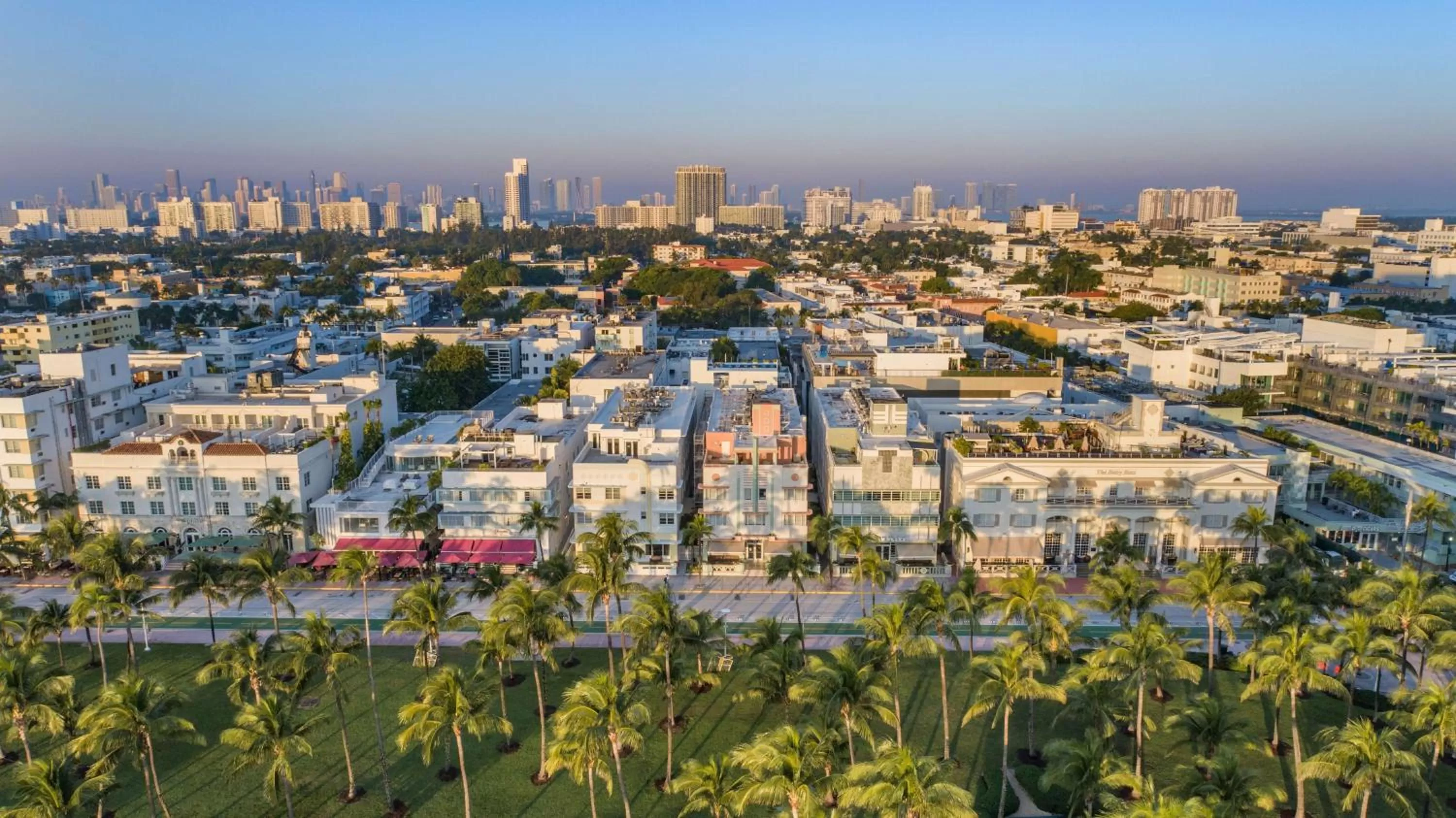 Property building in Hilton Vacation Club Crescent on South Beach Miami