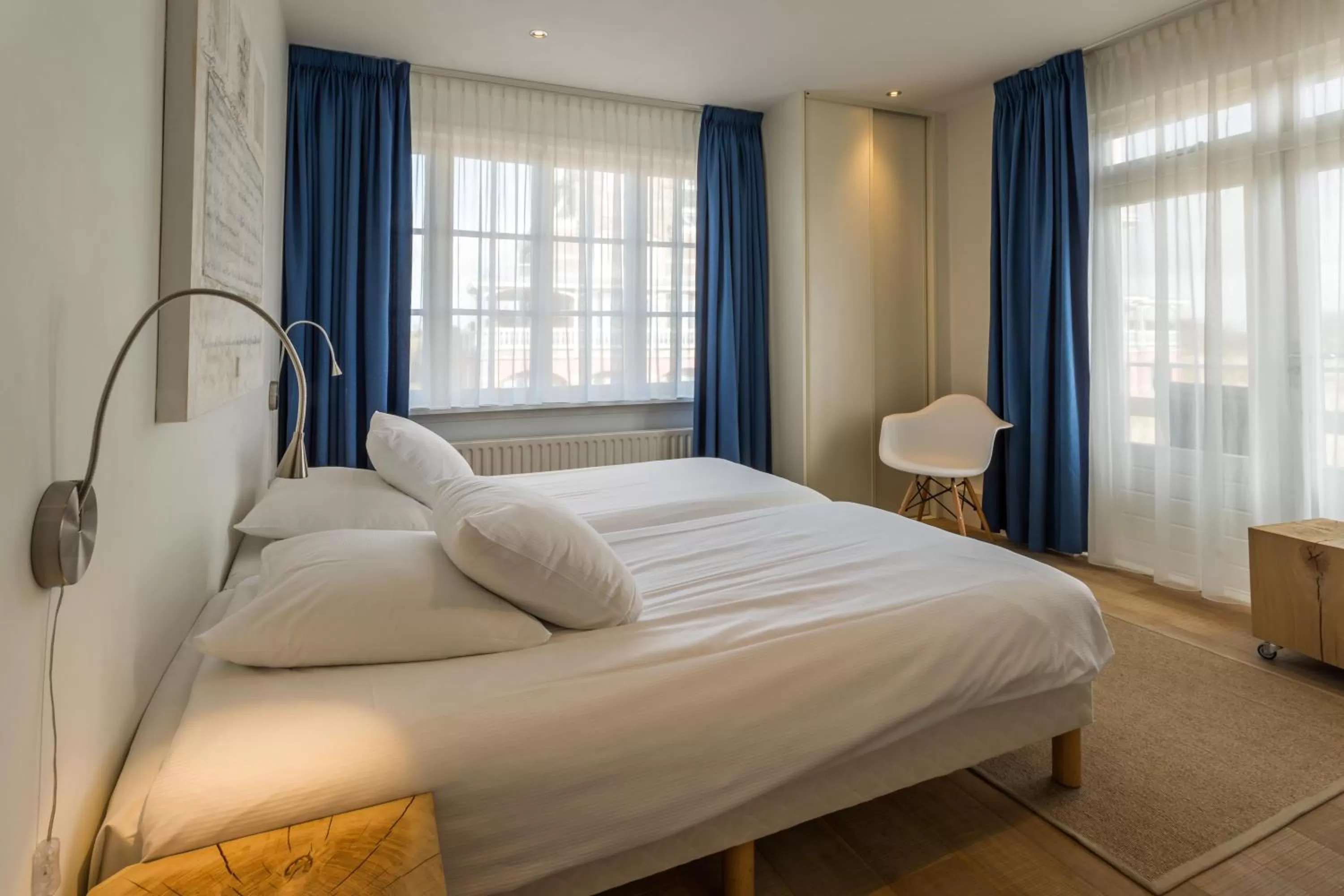 Bedroom, Bed in Strandhotel Domburg