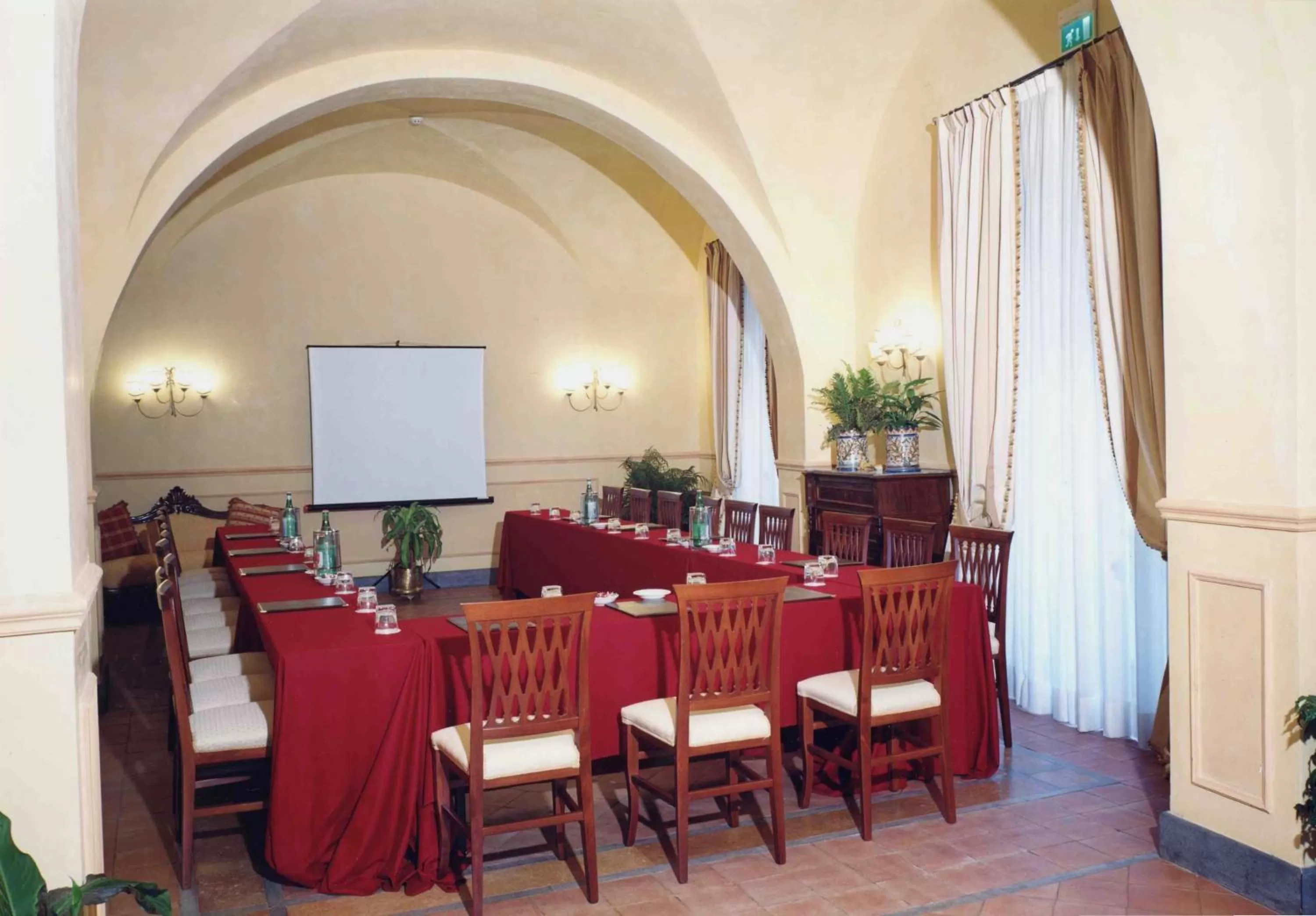 Business facilities in Hotel La Ville