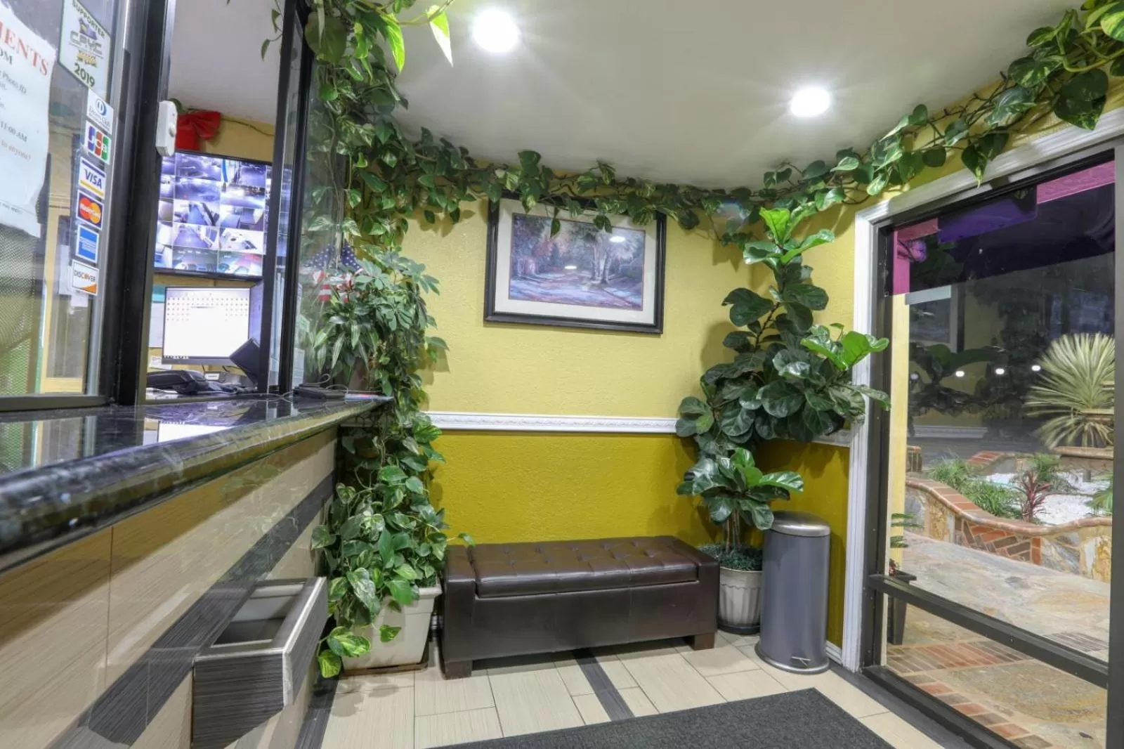 Lobby or reception in Motel 7 - Near Six Flags, Vallejo - Napa Valley