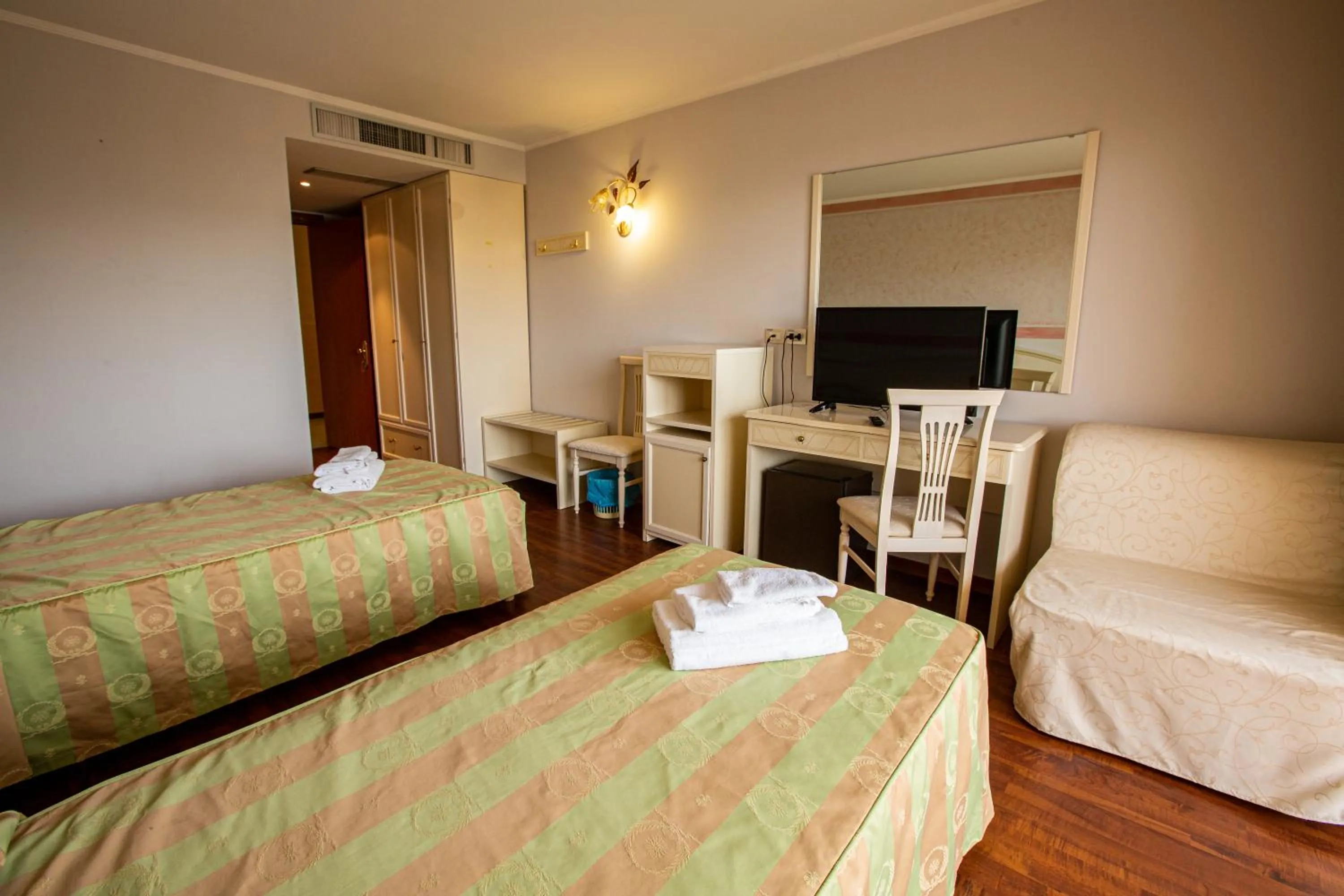 Bed in Hotel Villa Strassoldo "Ex Attianese Hotel Restaurant"