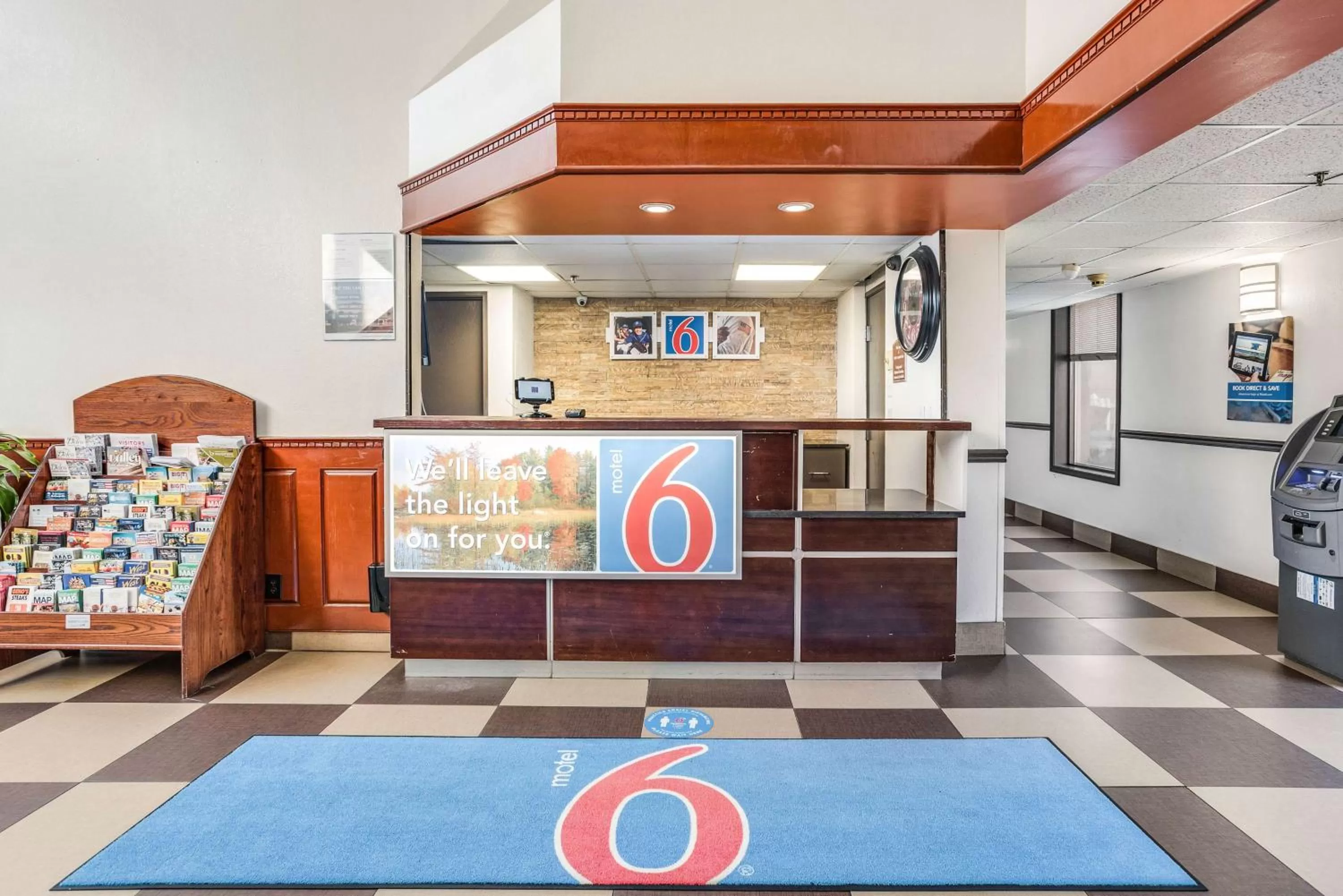Lobby or reception in Motel 6-Levittown, PA - Bensalem