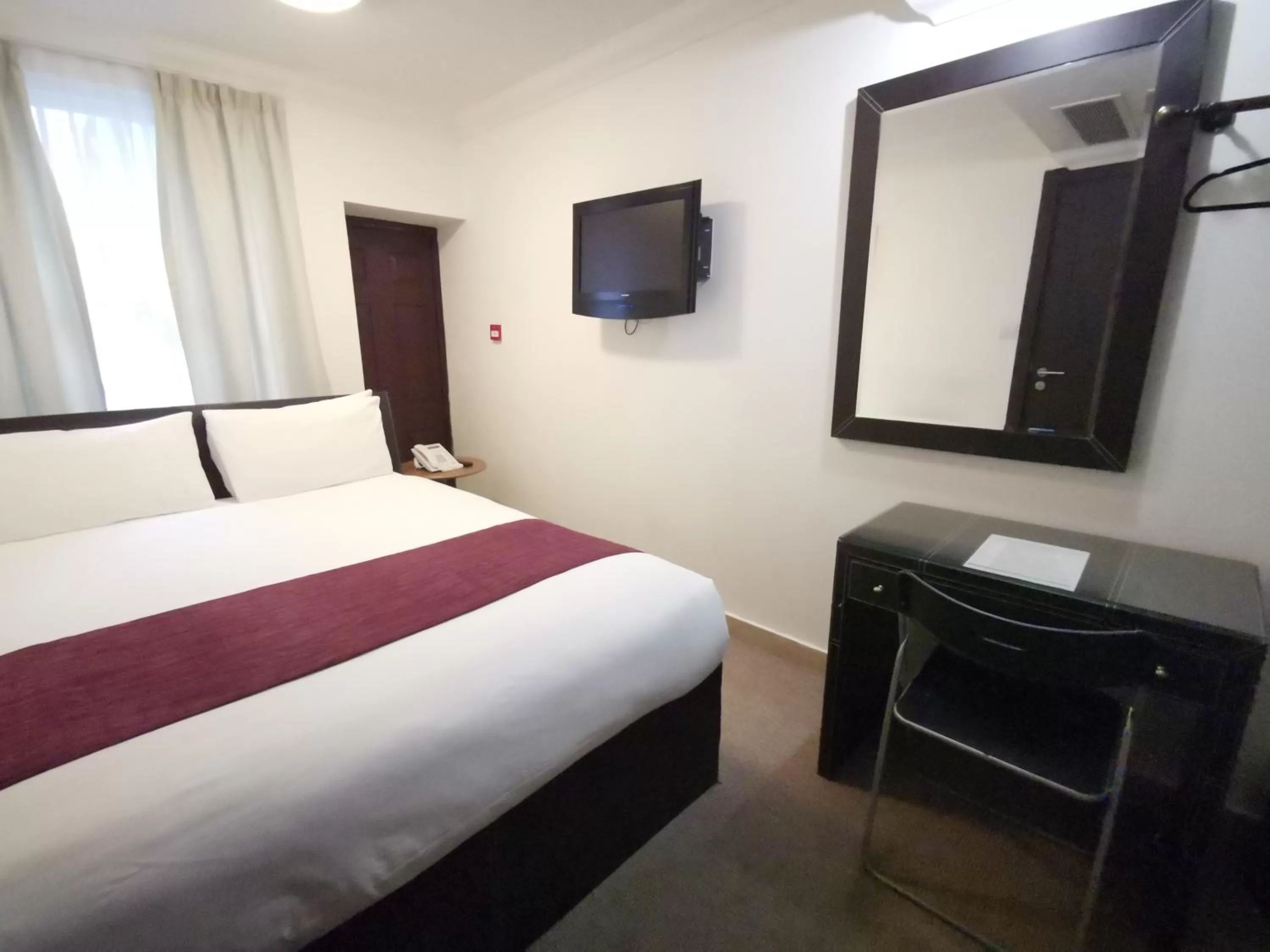 Bed in The Royale Chulan Hyde Park Hotel