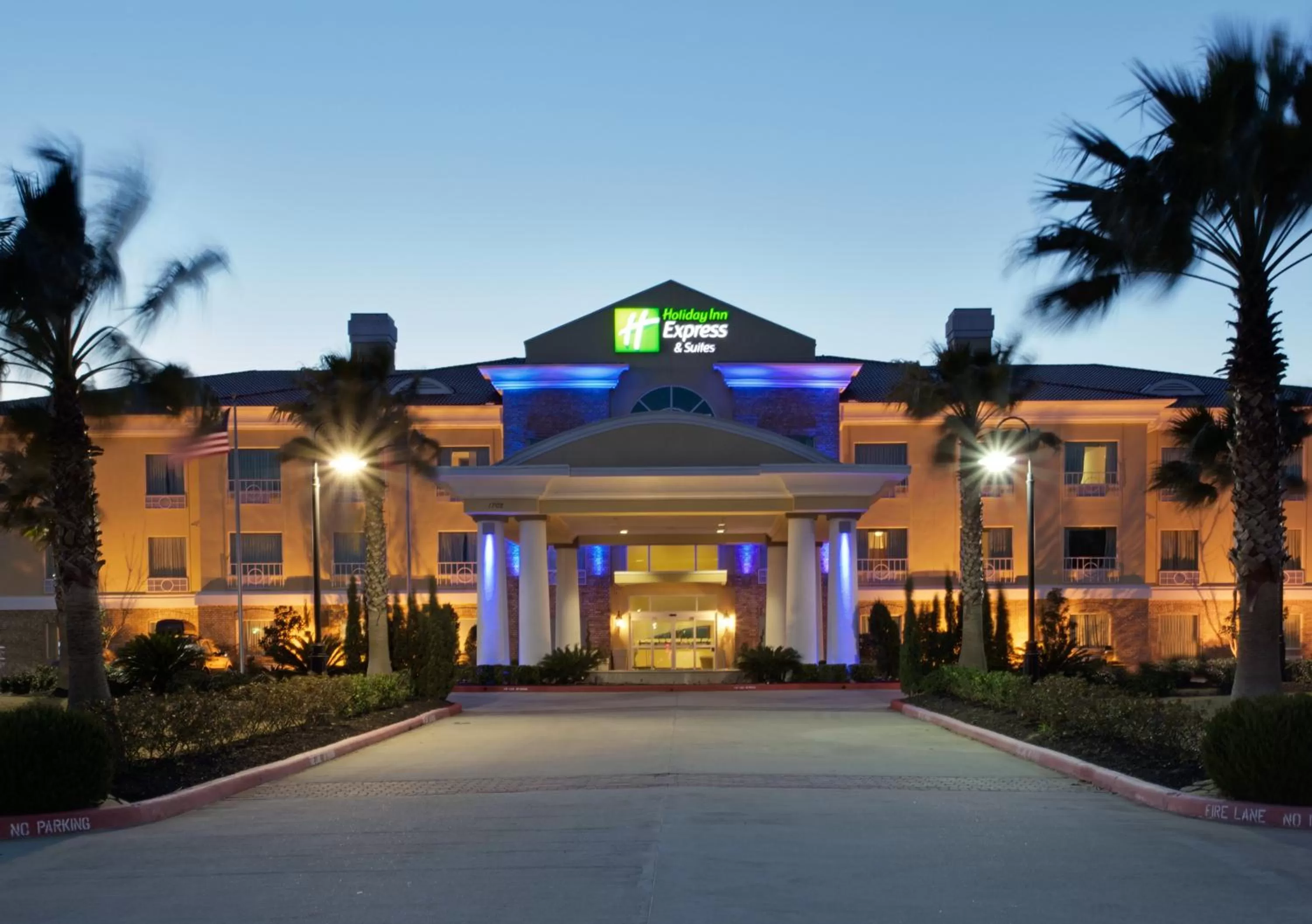 Property building in Holiday Inn Express Pearland by IHG