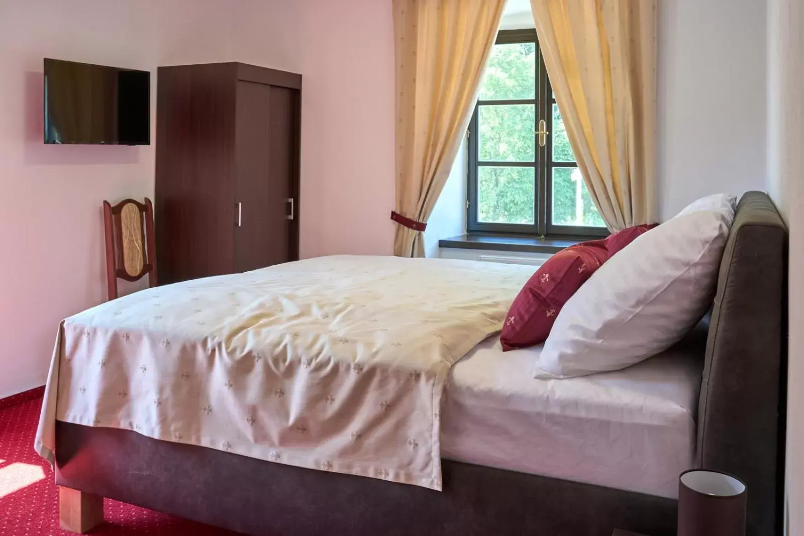 Double Room in Vila Lovců králových Double Room in Vila Lovců králových