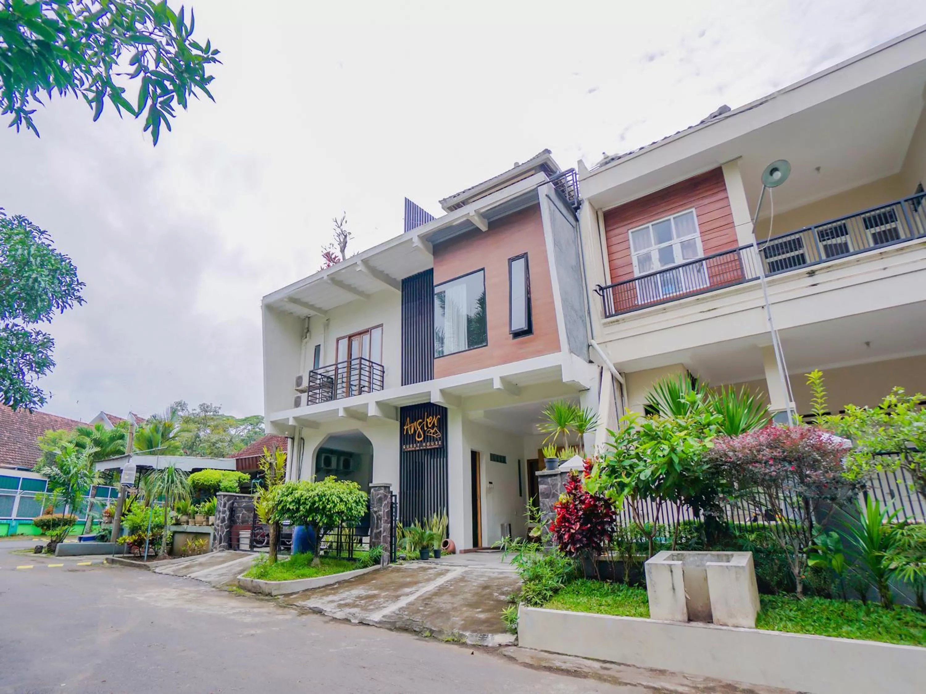 Property Building in SUPER OYO 90319 Angler Guest House Malang