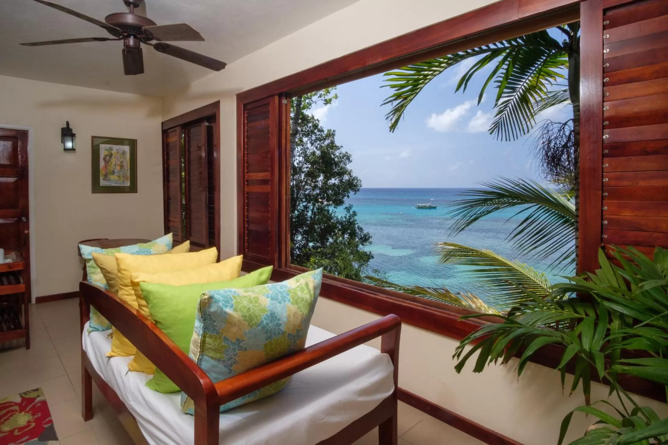 Balcony/Terrace, Bed in Hibiscus Lodge Hotel