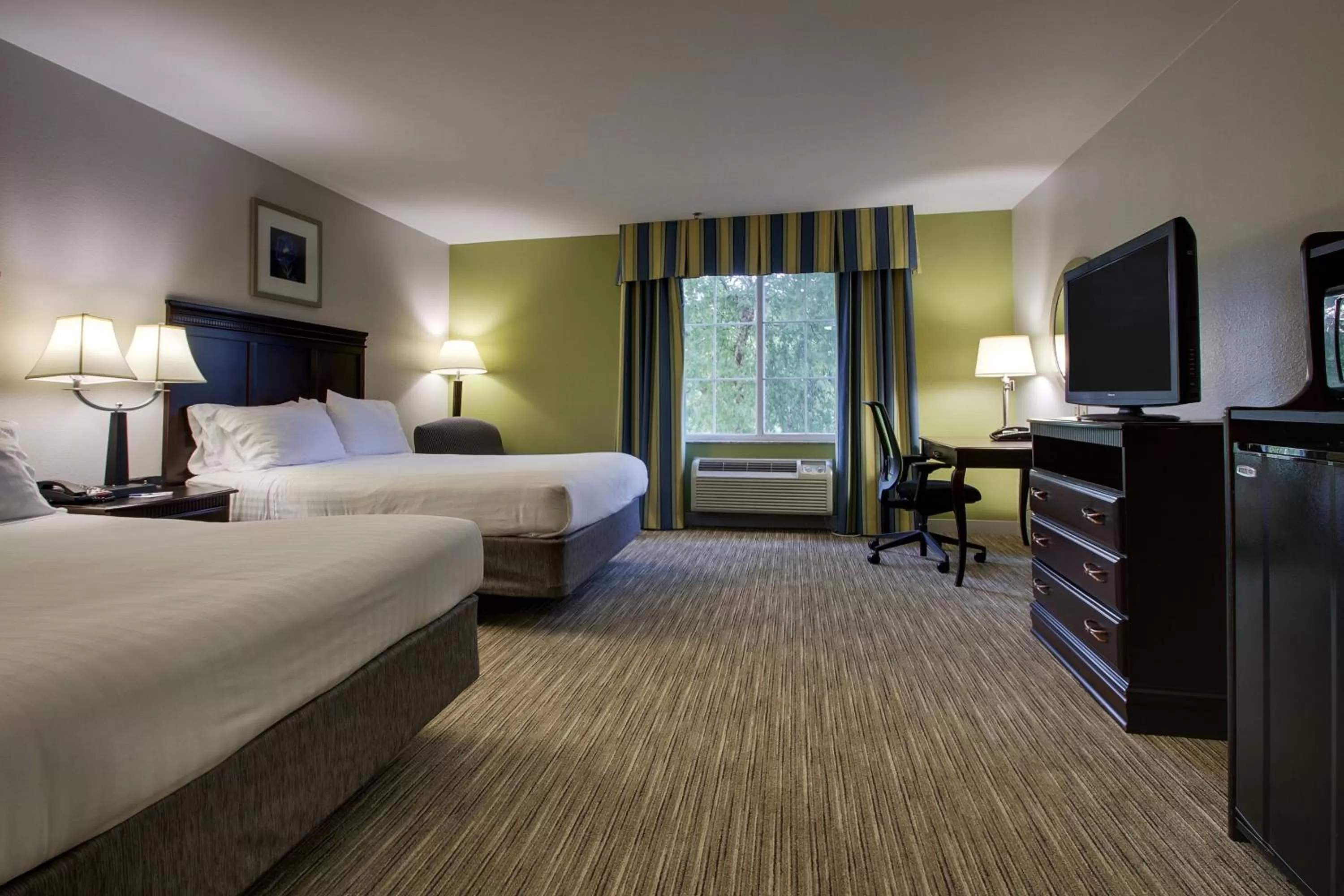 Photo of the whole room, Bed in Holiday Inn Express Hotel & Suites Middleboro Raynham by IHG