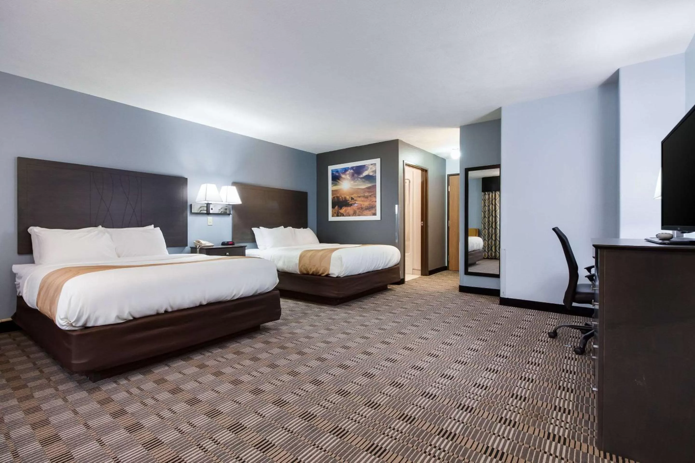 Photo of the whole room, Bed in Quality Inn & Suites McCook