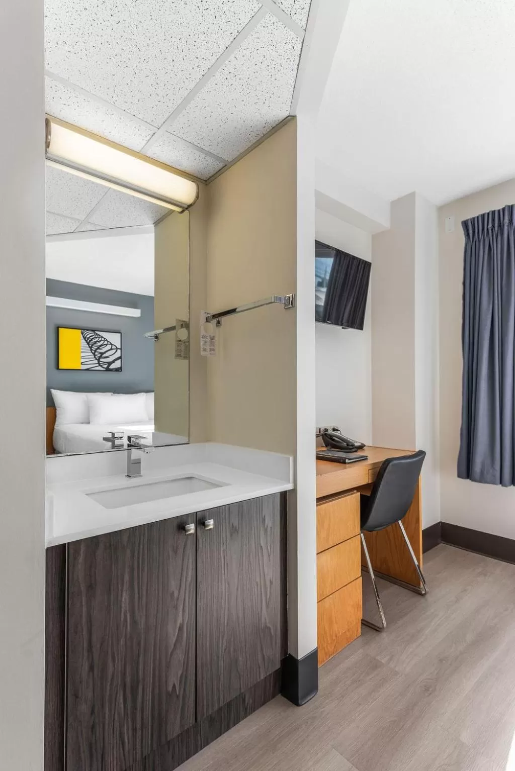 TV and multimedia in YWCA Hotel Vancouver