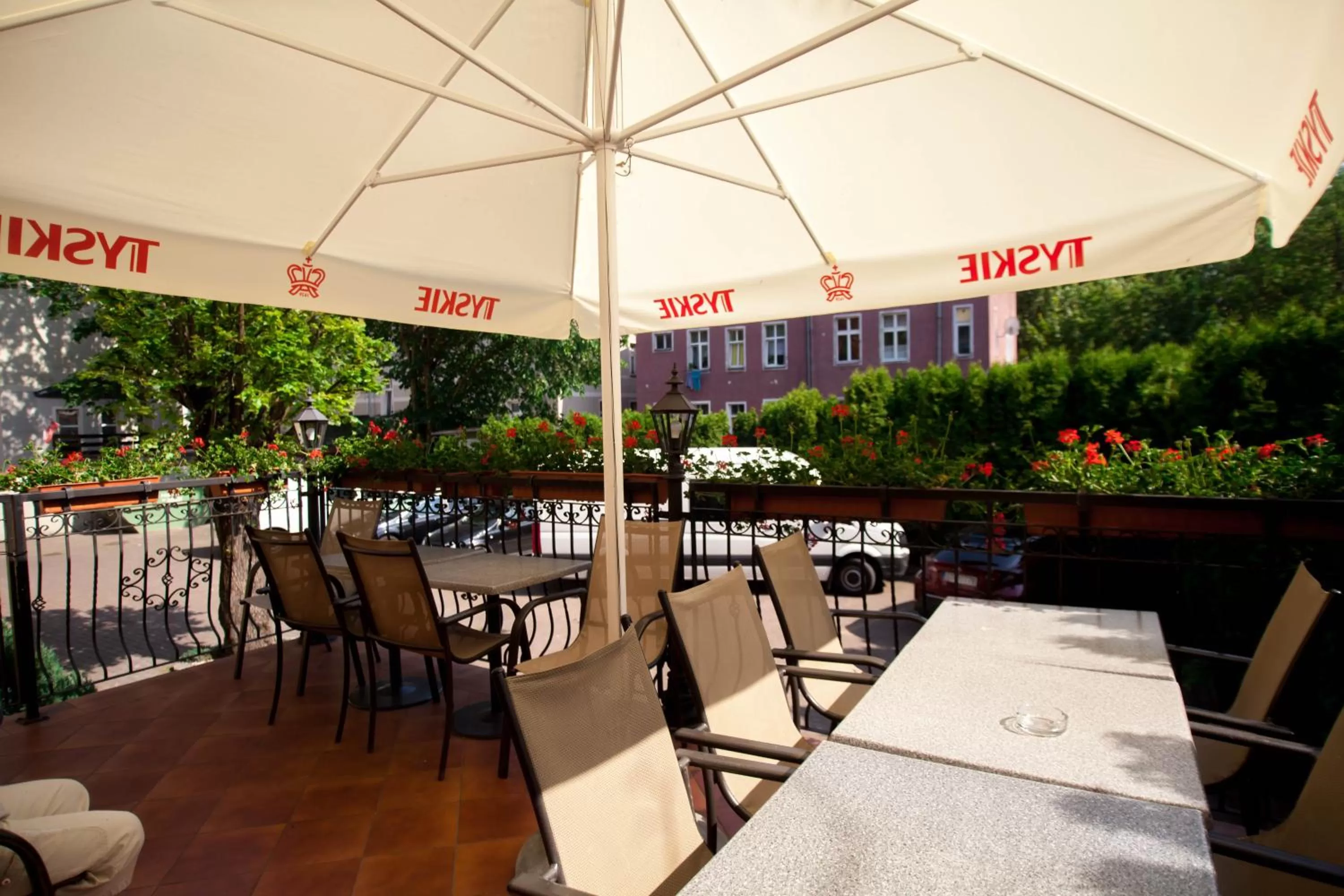 Restaurant/places to eat in Hotel Atena