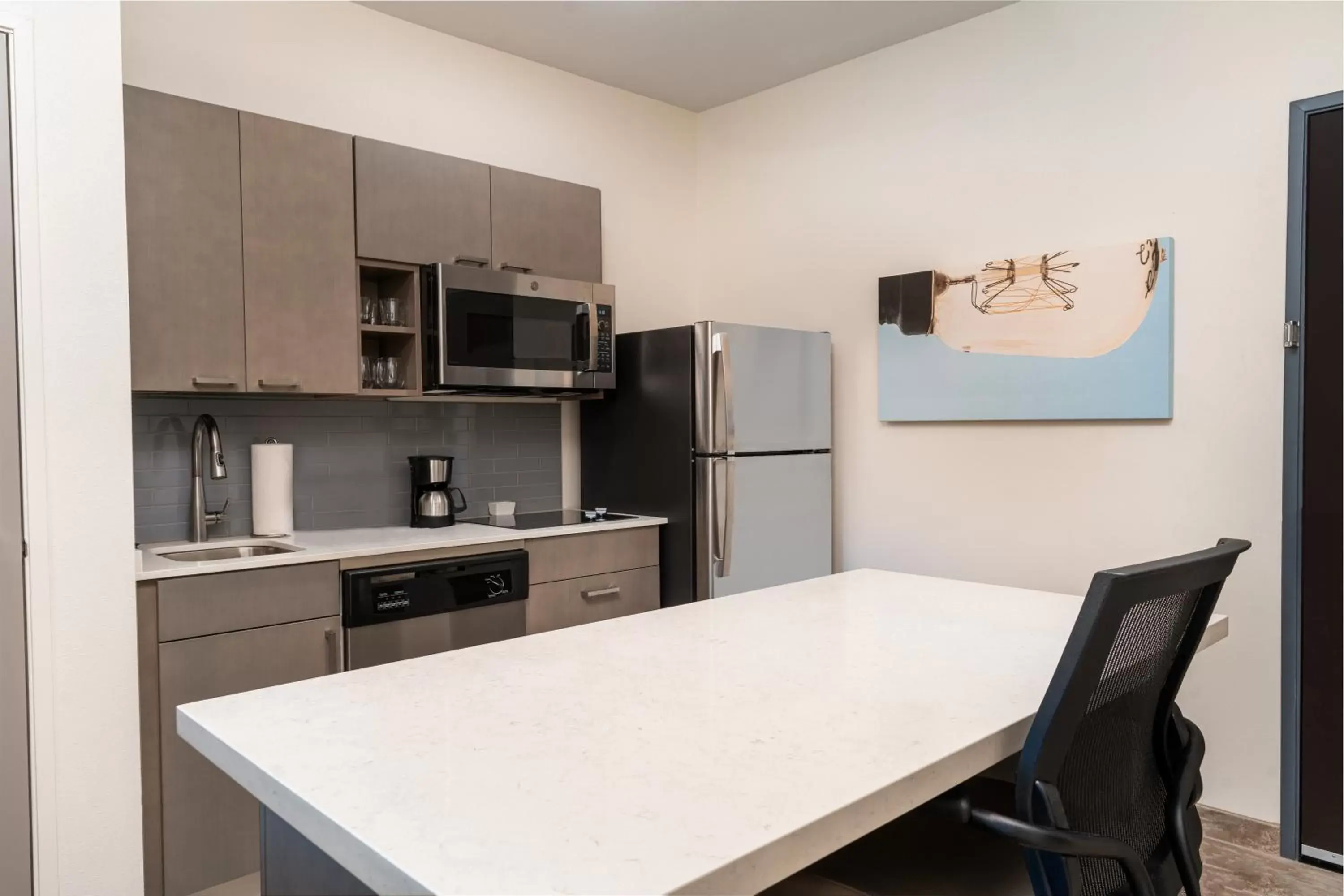 One-Bedroom King Suite with Sofa Bed and Kitchen in Hyatt House Nashville Airport One-Bedroom King Suite with Sofa Bed and Kitchen in Hyatt House Nashville Airport