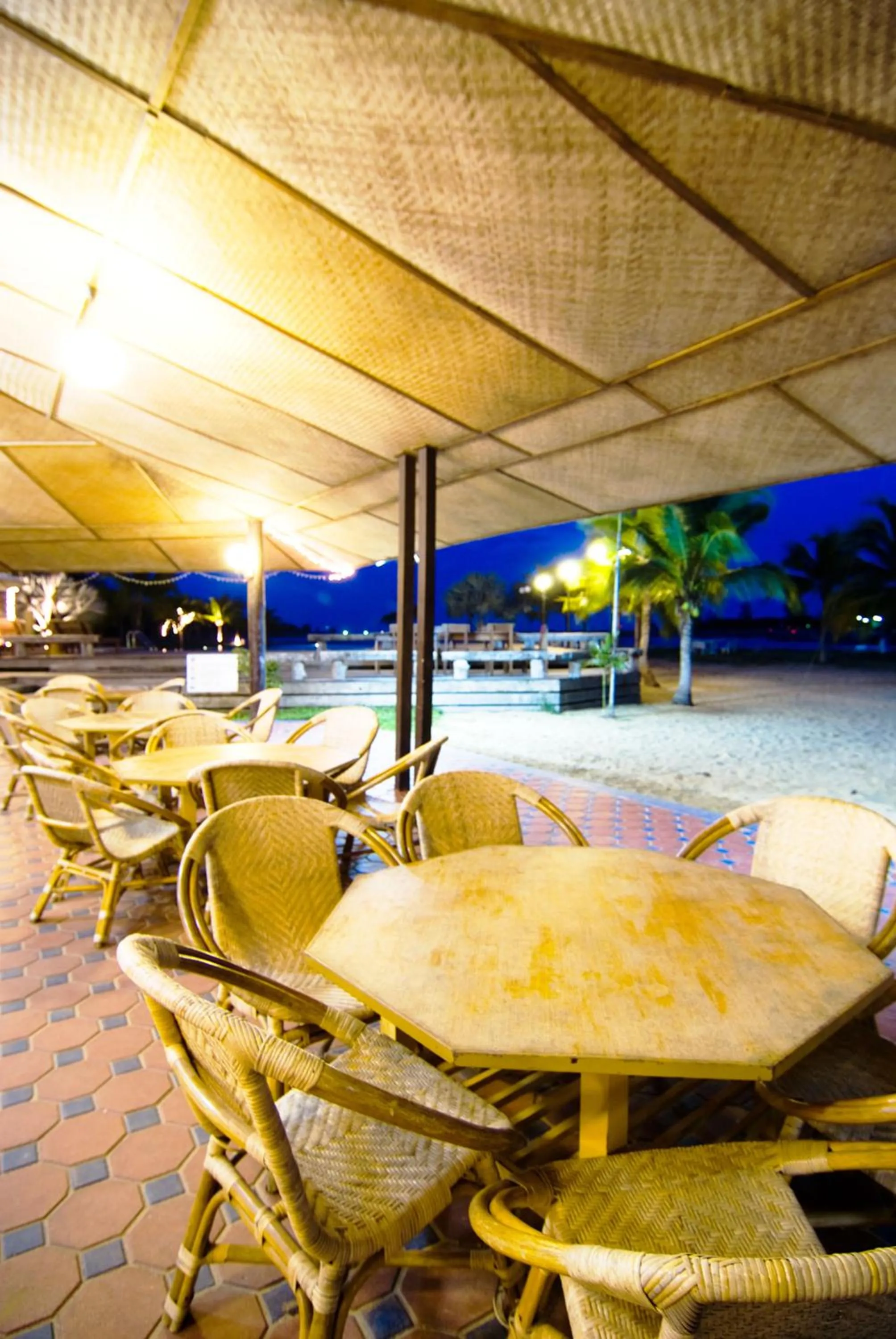 Restaurant/places to eat in Lawana Escape