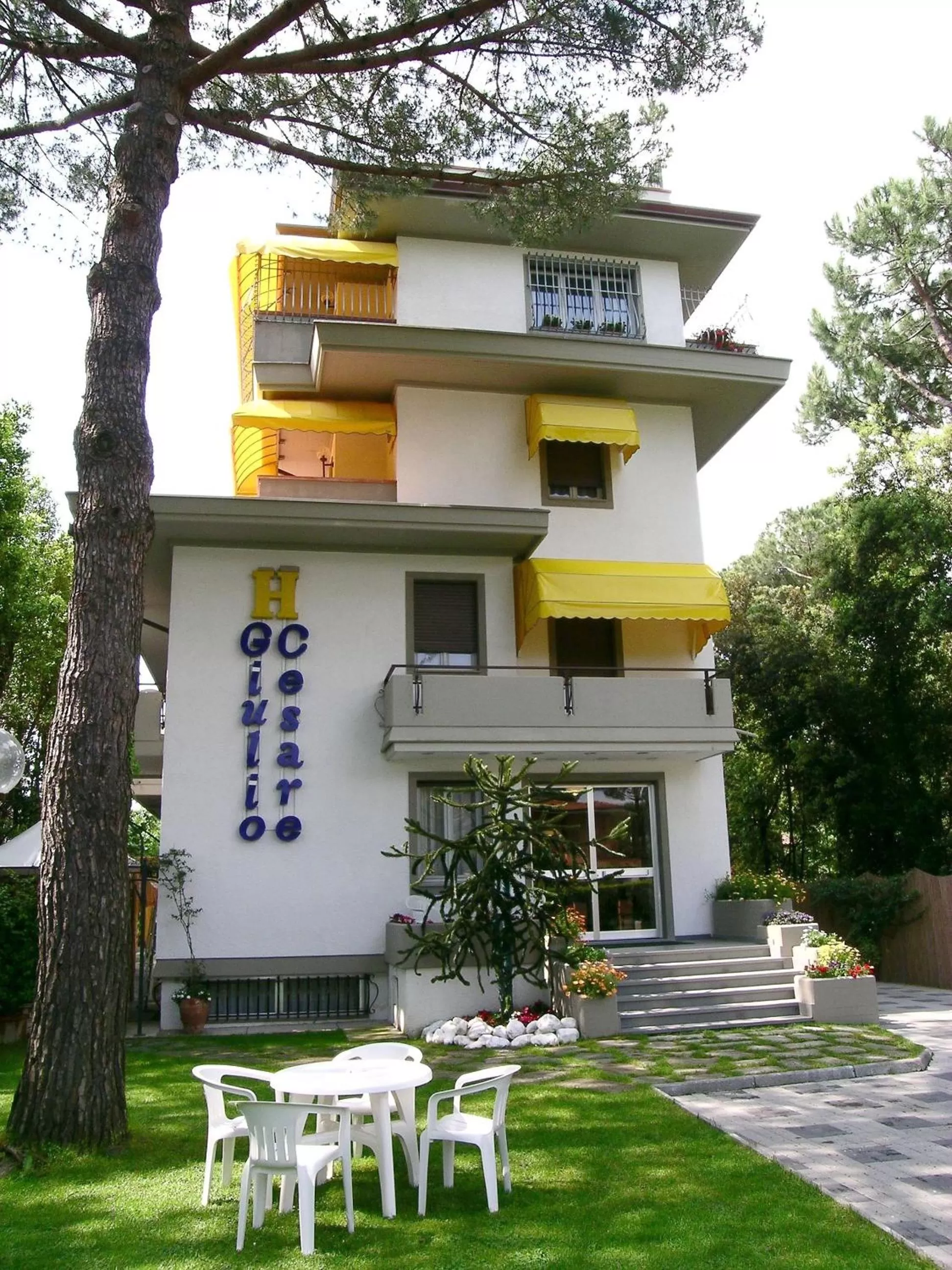Facade/entrance in Hotel Giulio Cesare