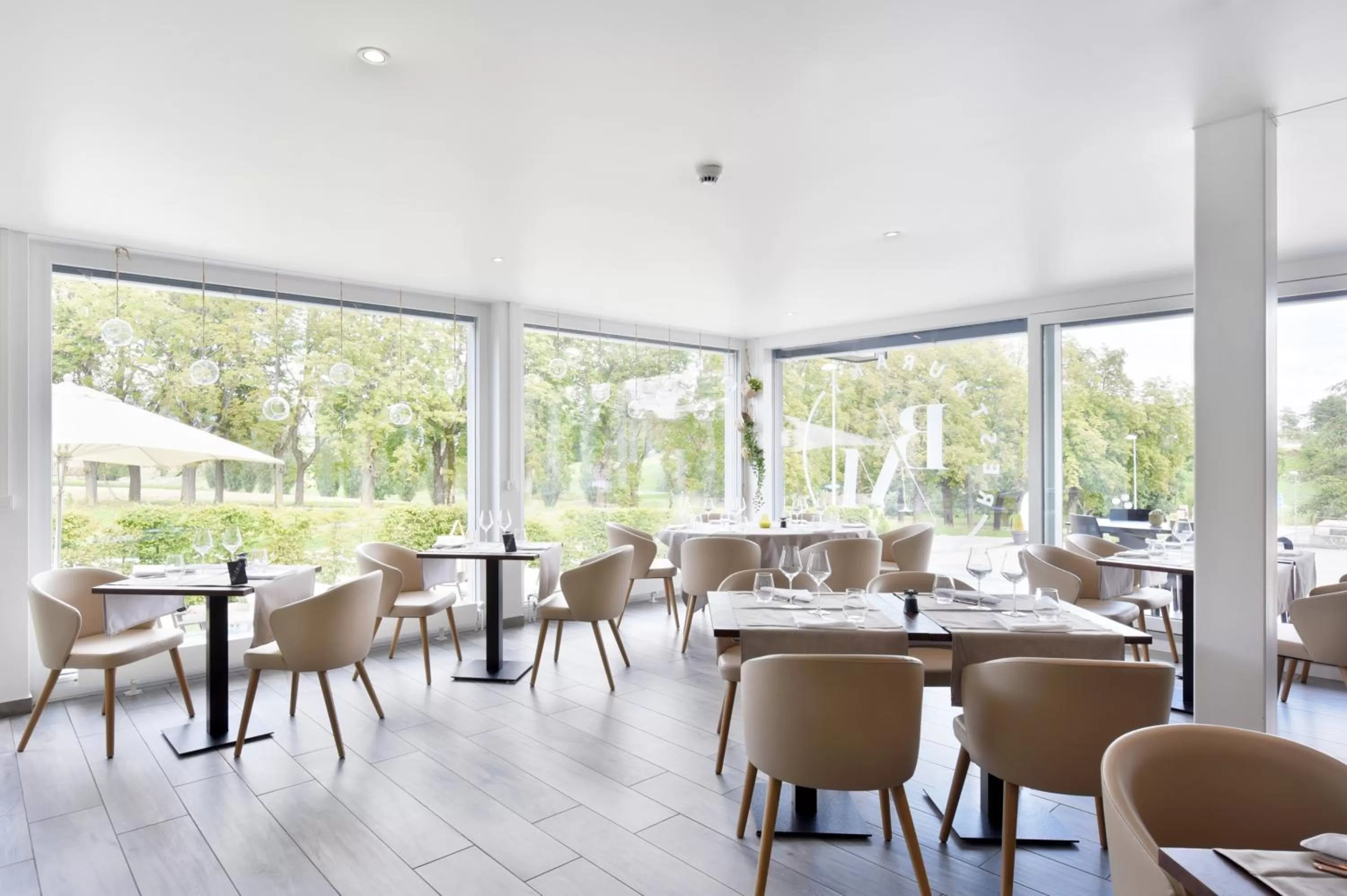 Restaurant/places to eat in Hôtel des Mosaiques