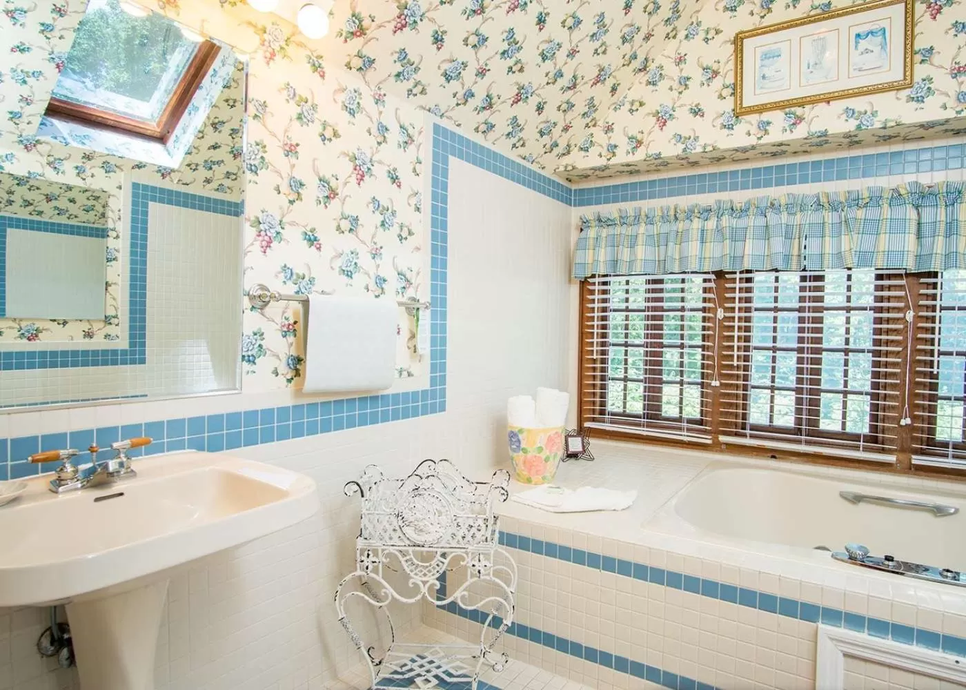 Bathroom in Highland Lake Inn & Resort - Flat Rock