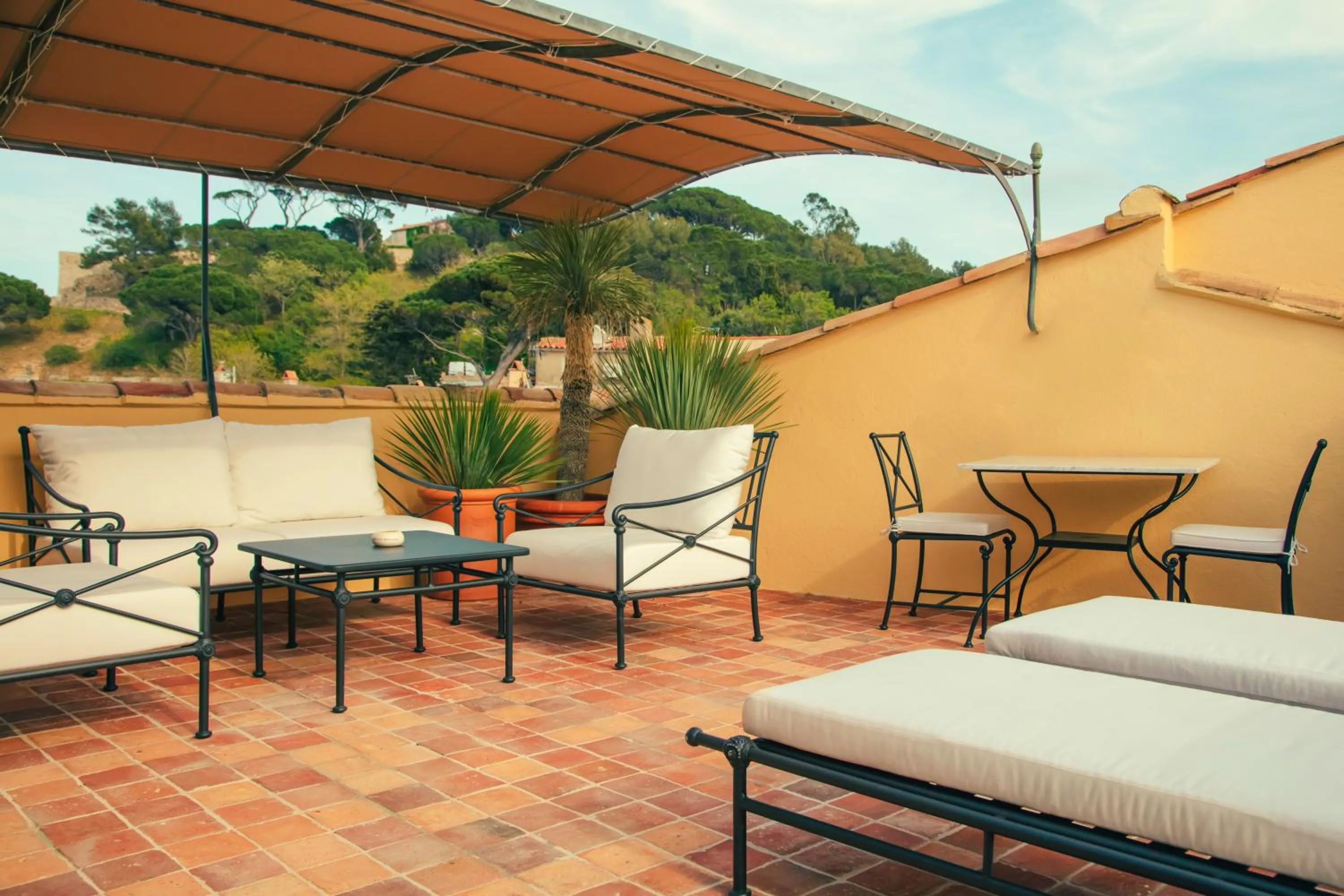 Patio in Hotel la Ponche
