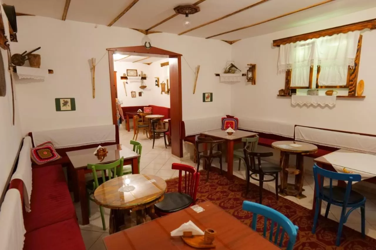 Restaurant/places to eat in Hotel Veli
