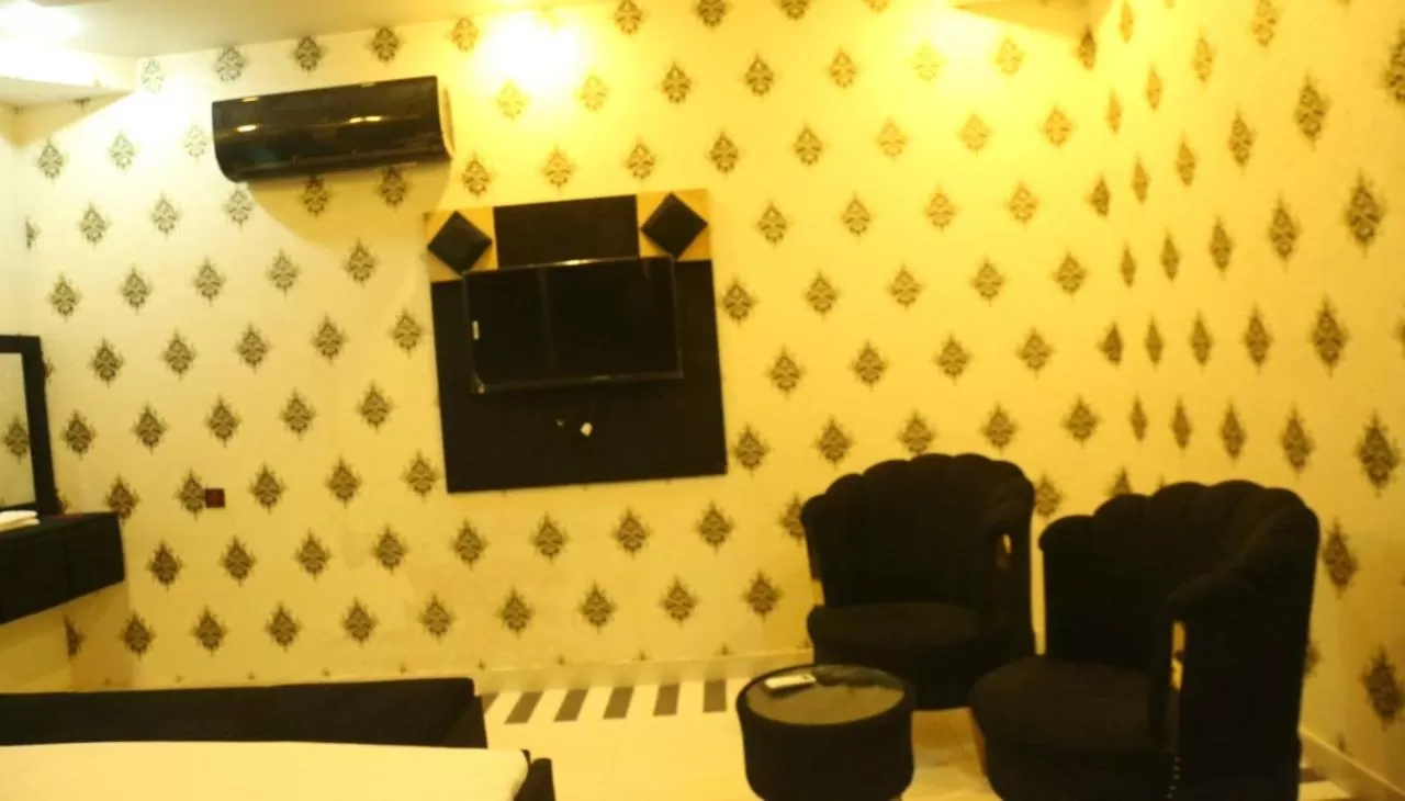 TV/Entertainment Center in HOTEL DE SMART Multan