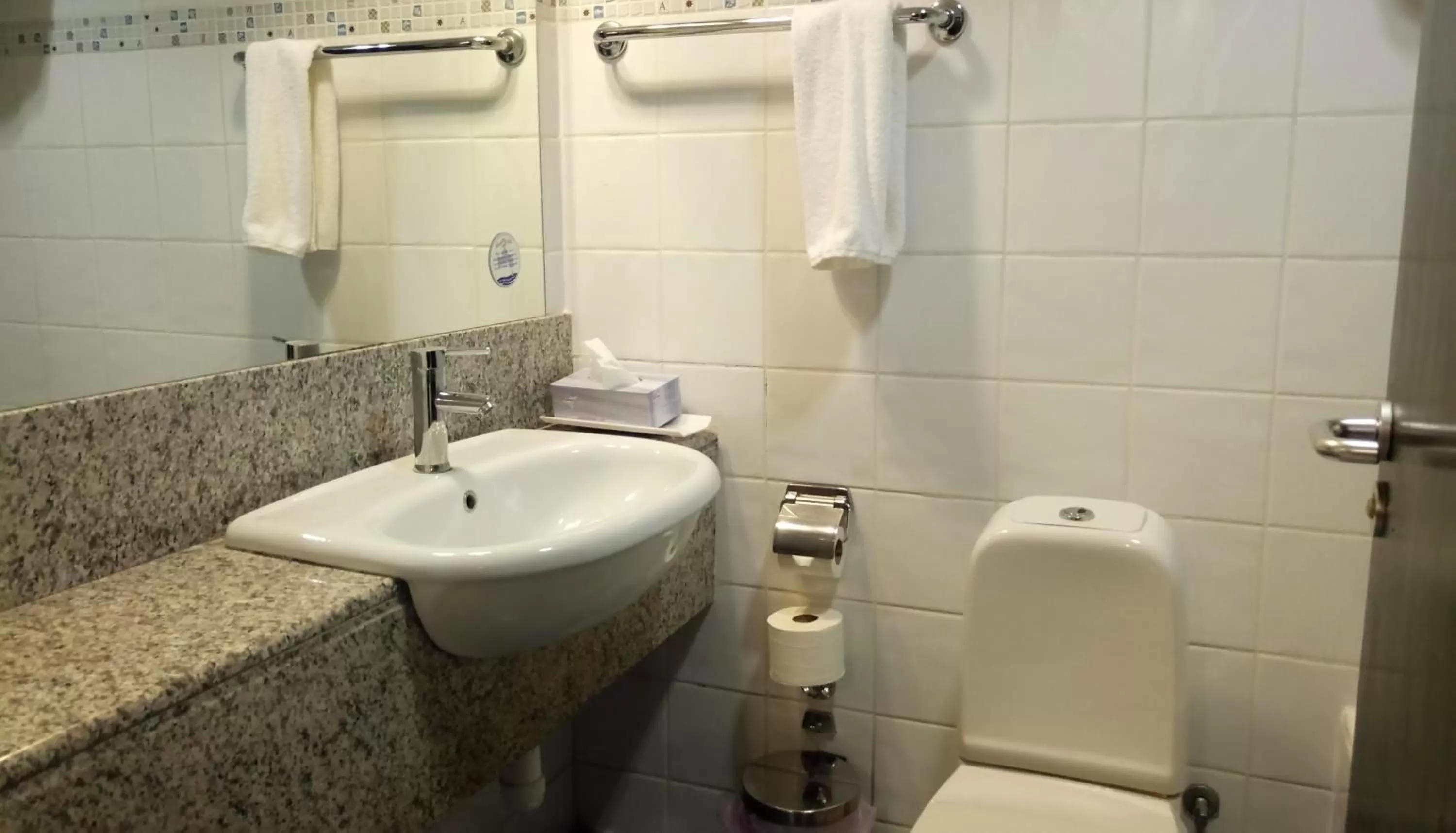 Toilet in Castelli Hotel Nicosia