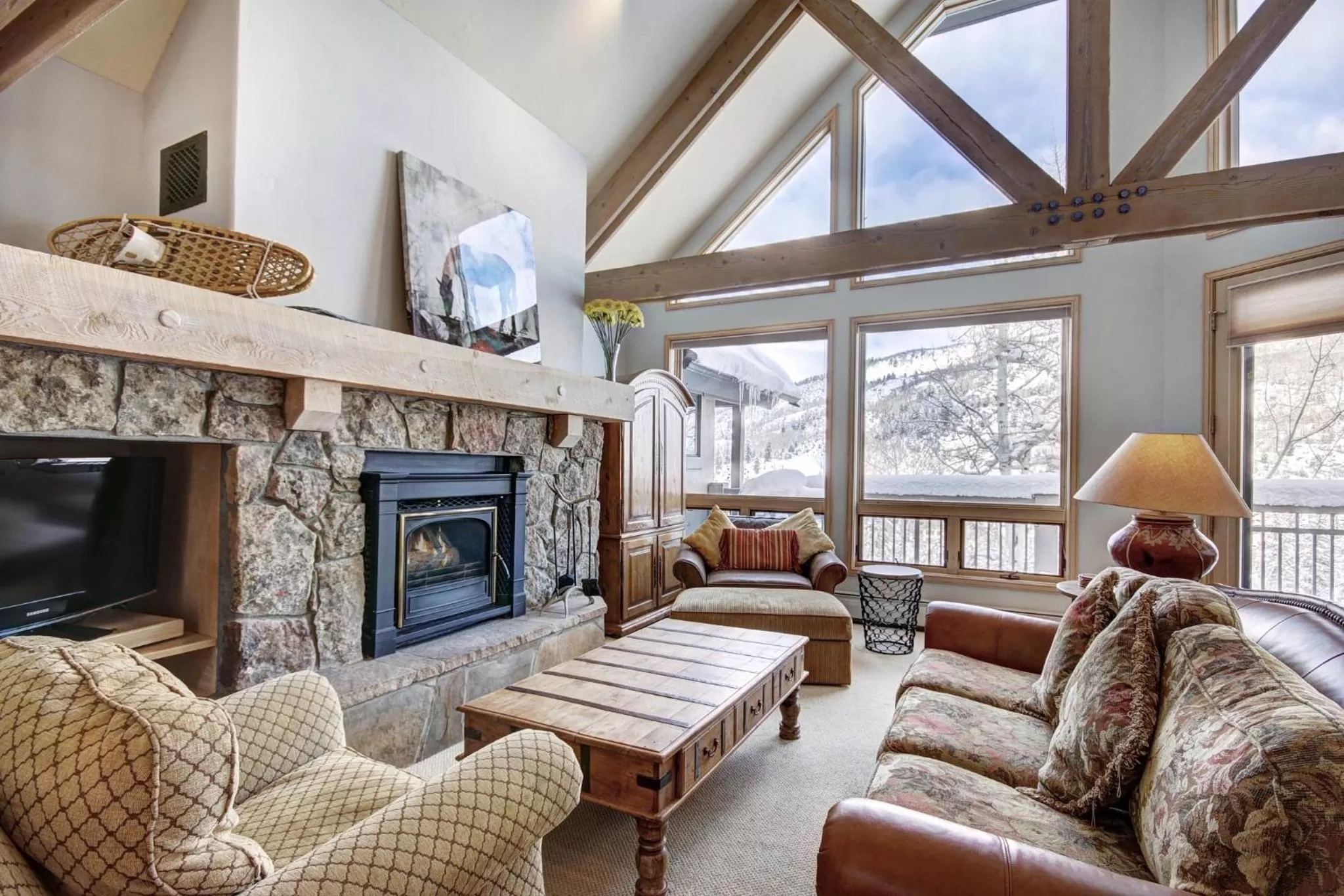 Living room in The Pines Lodge, a RockResort, by Vail Resorts