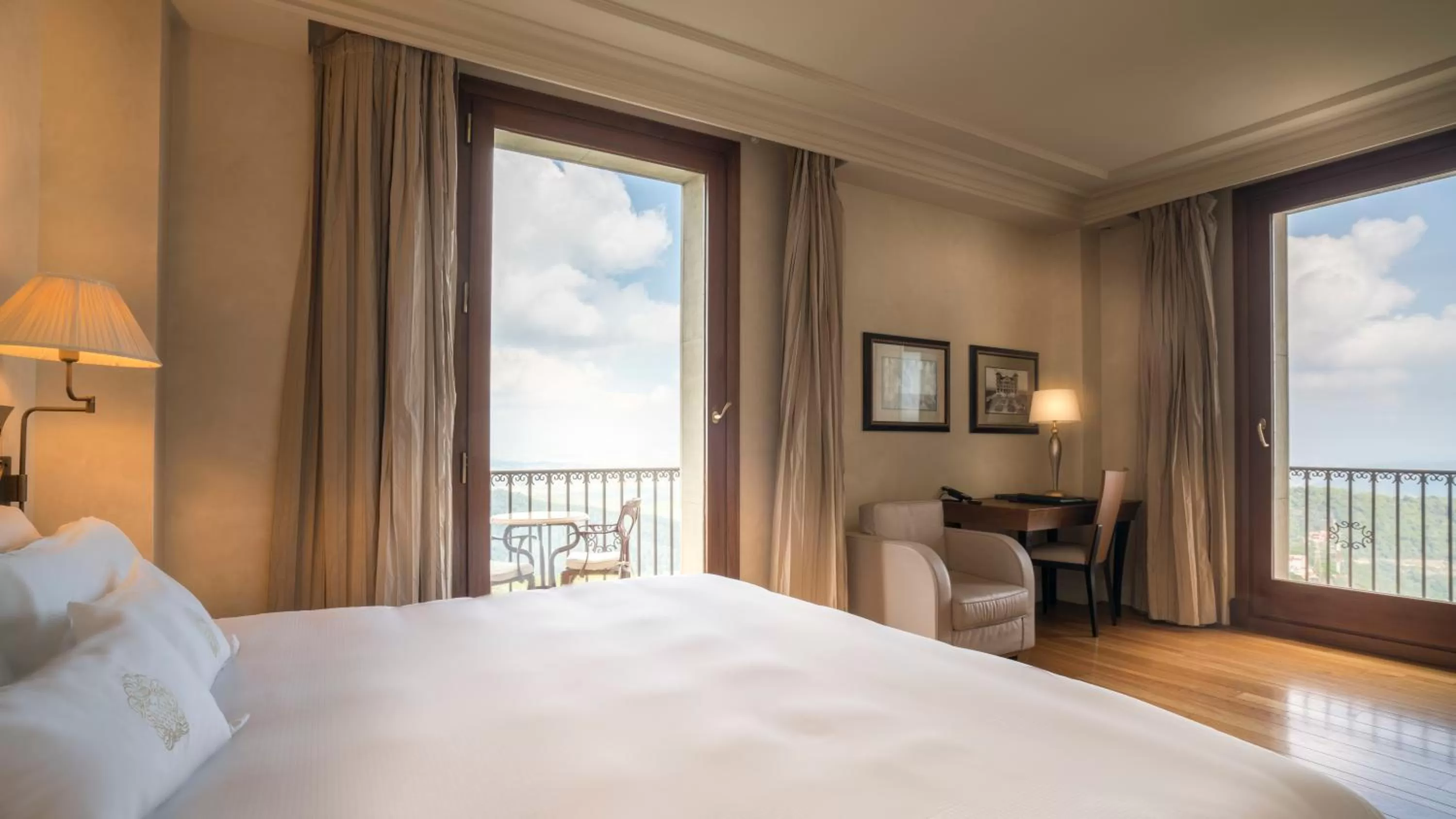 Family Room (2 Adults + 2 Children) in Gran Hotel La Florida G.L Monumento