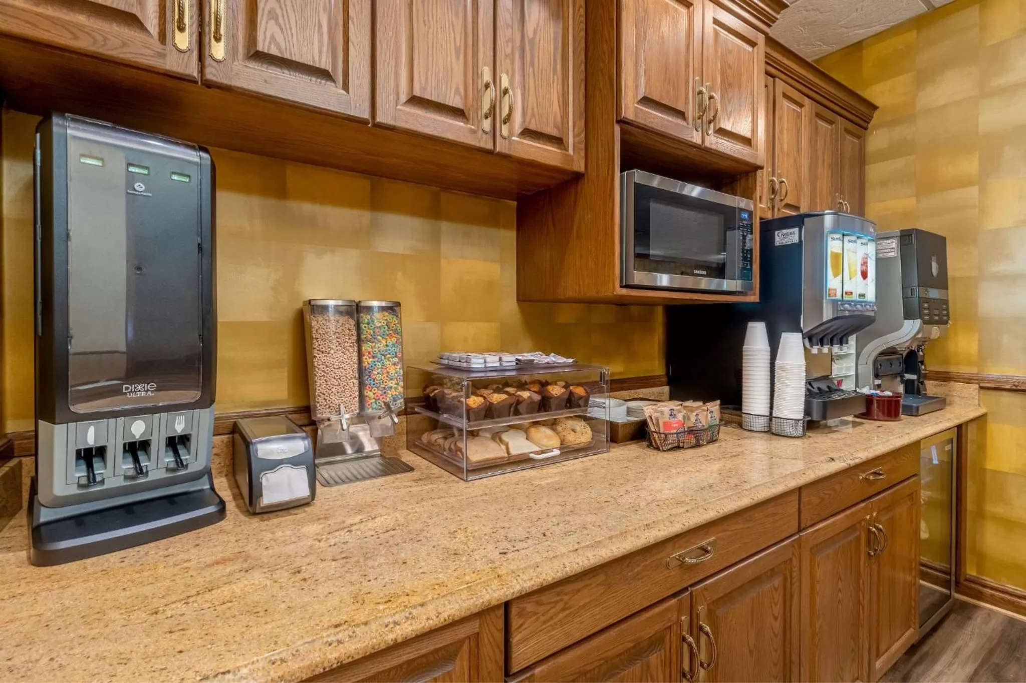 Breakfast in El Rancho Hotel