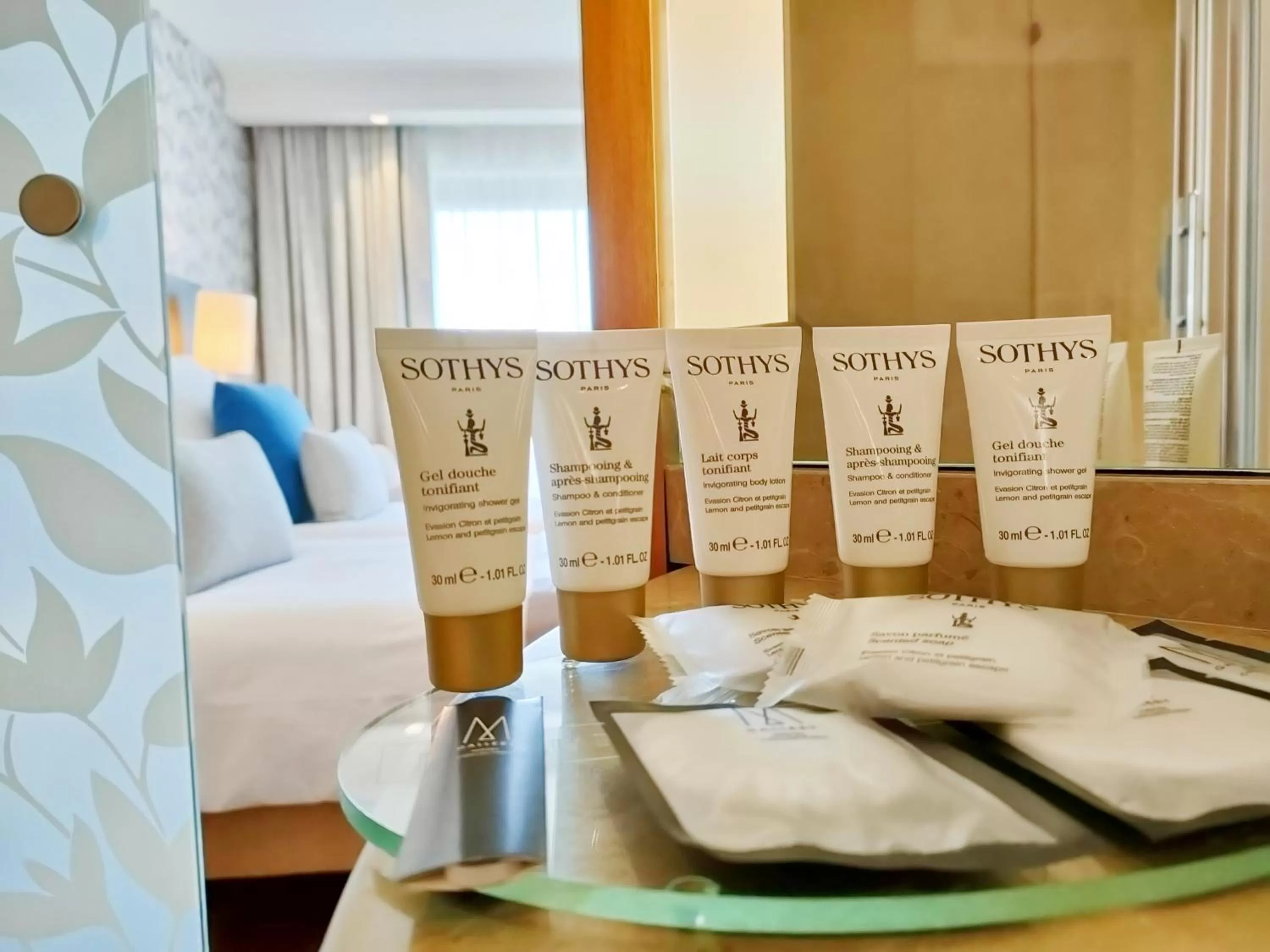 Bathroom, Bed in Parc Beaumont Hôtel & Spa Pau - MGallery Collection