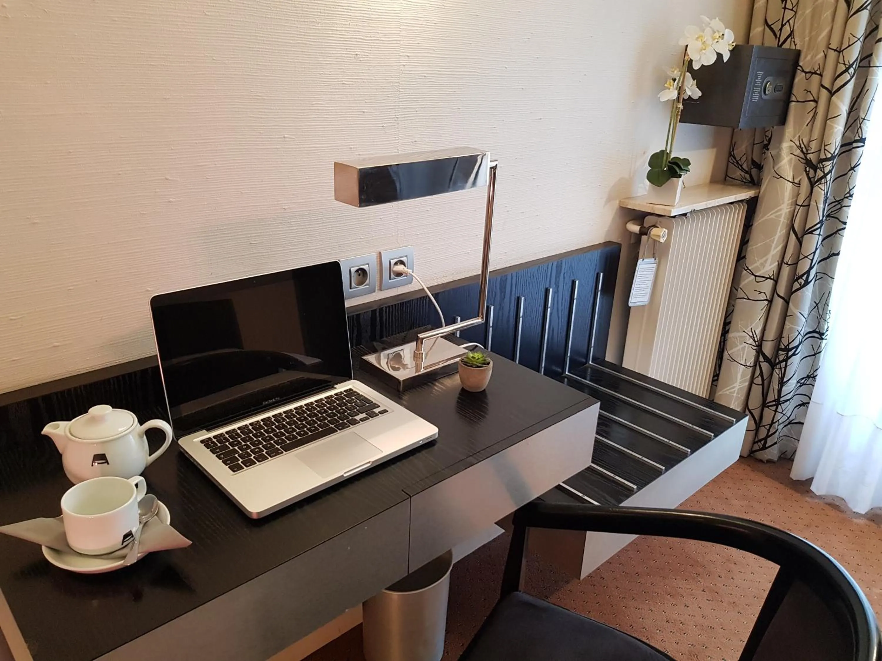 Bedroom in HOTEL ALISON