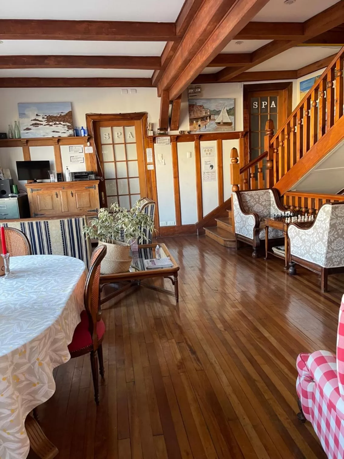 Communal lounge/ TV room, Seating Area in Chocolate Manor House Hotel Boutique