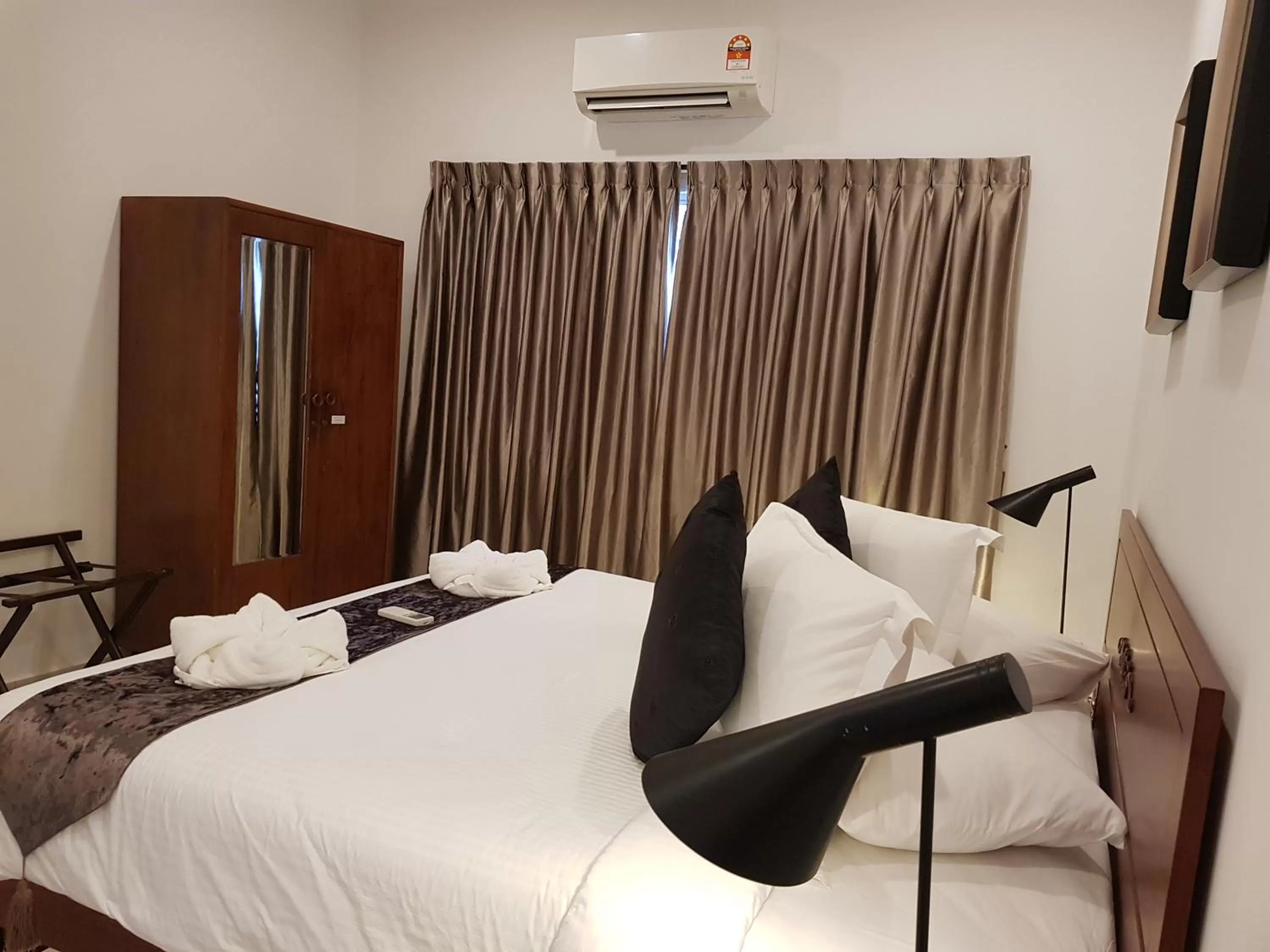 Bed in Heeren Straits Hotel