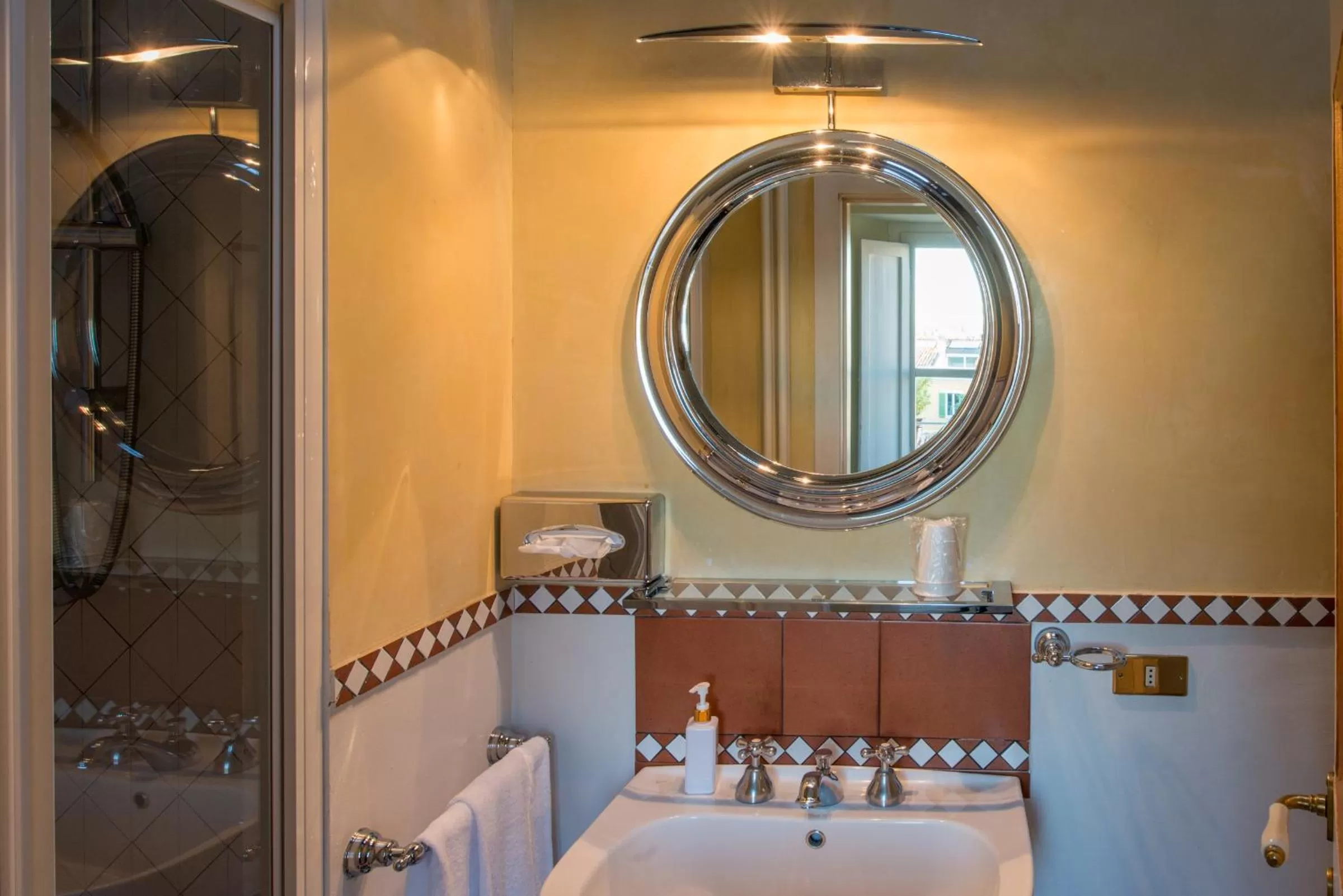 Shower in Palazzo Rotati