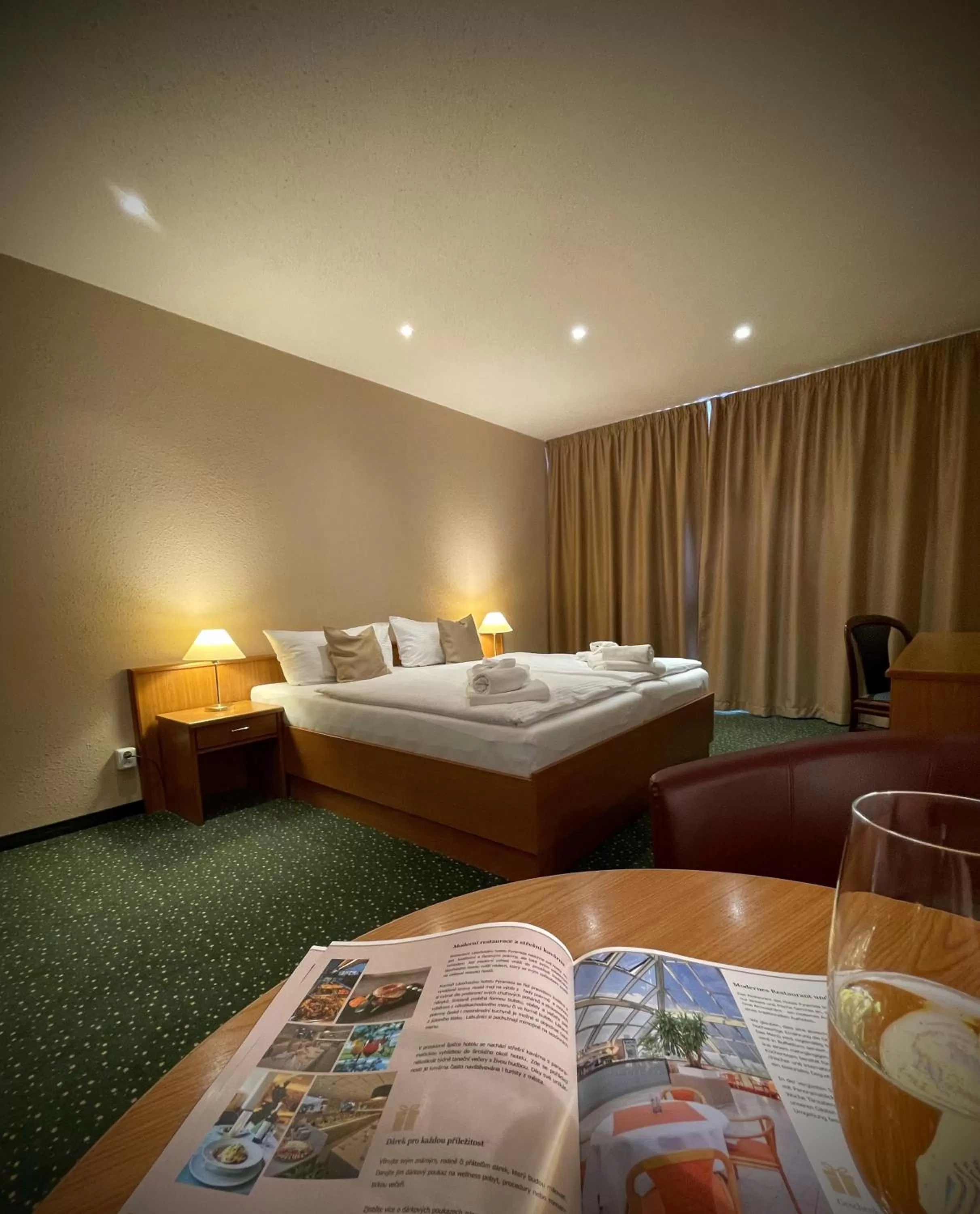 Bedroom, Bed in Lázeňský hotel Pyramida