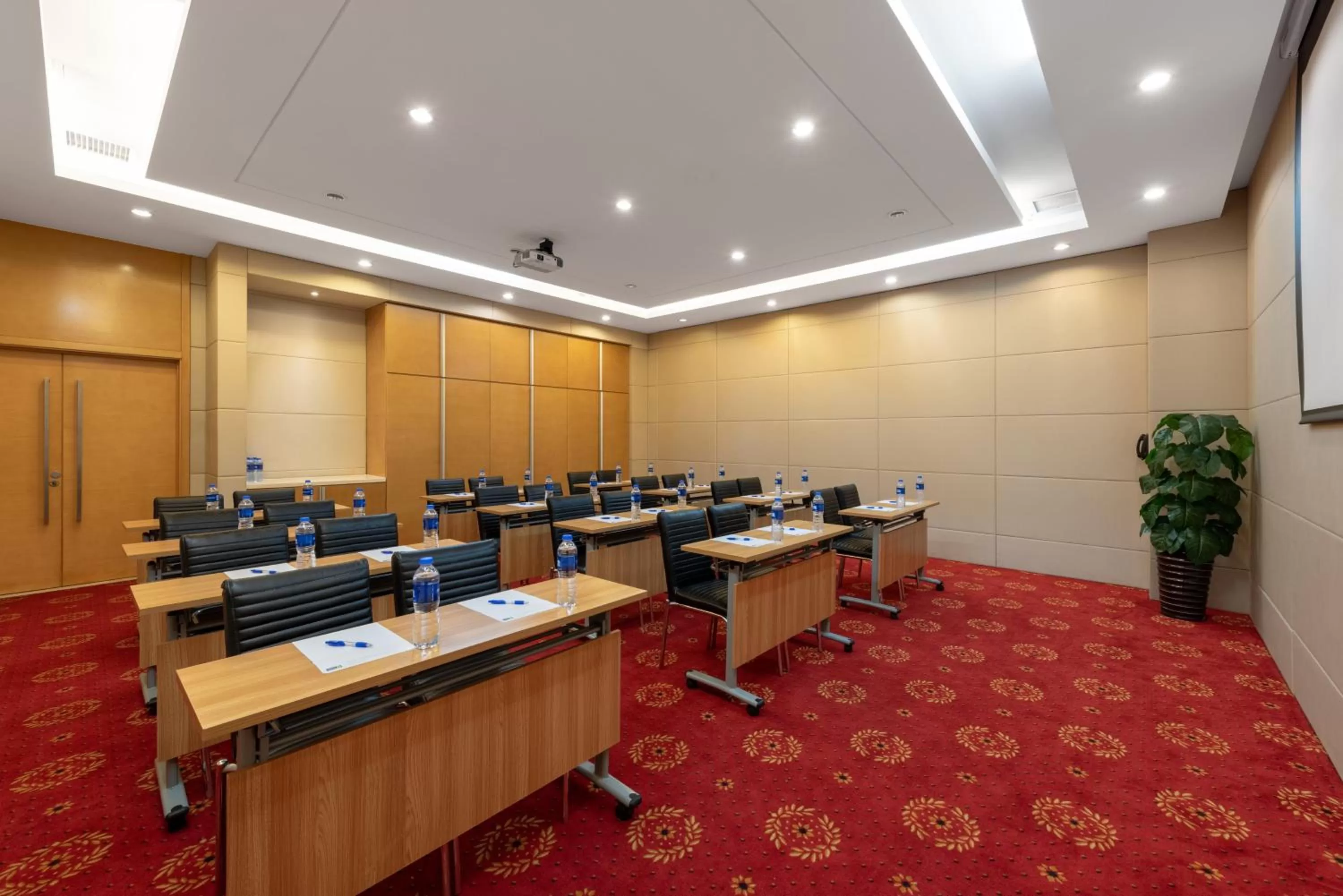 Meeting/conference room in Holiday Inn Express Tianjin Heping by IHG
