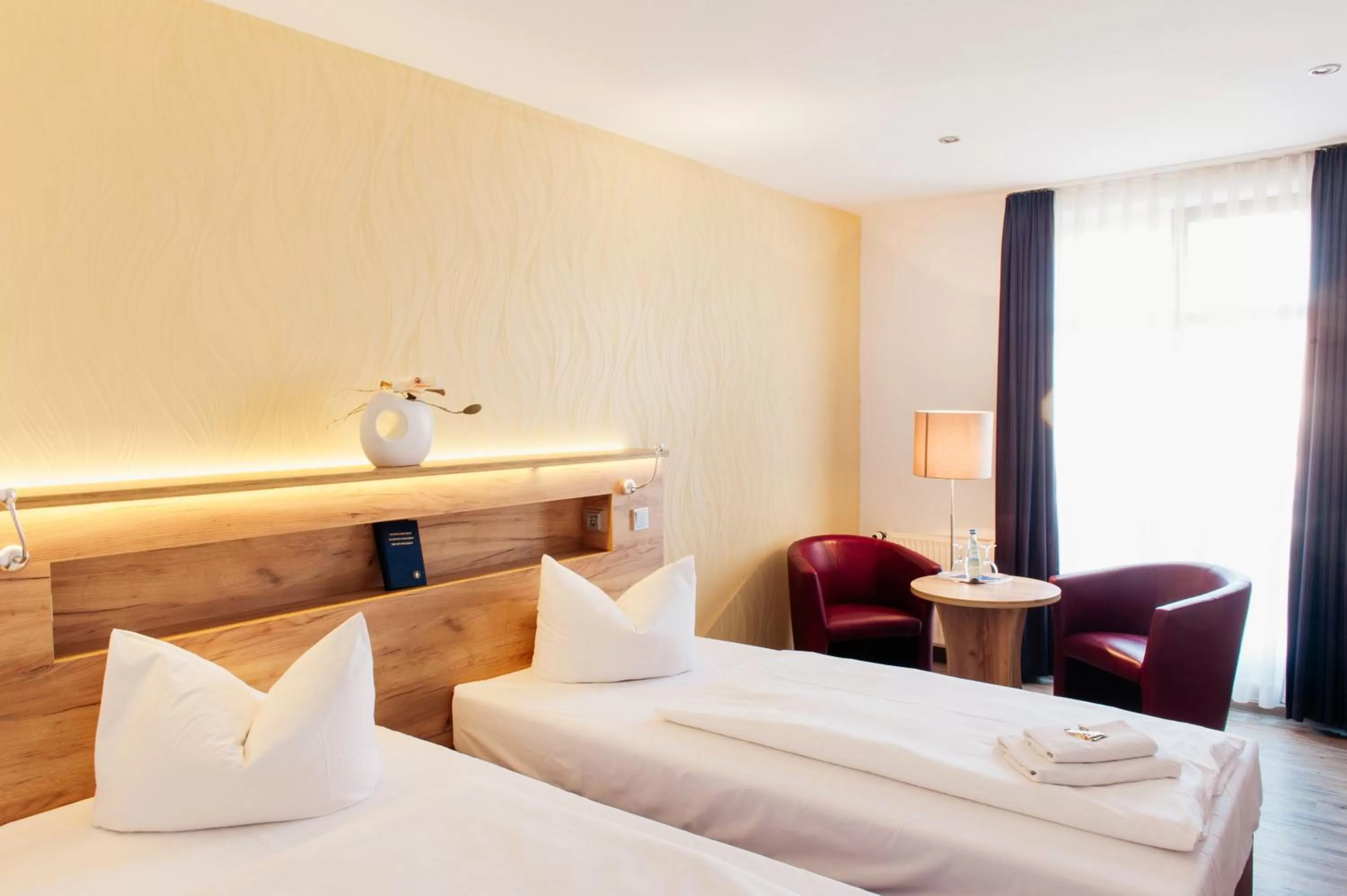 Photo of the whole room, Bed in Hotel & Restaurant "Deutscher Kaiser"