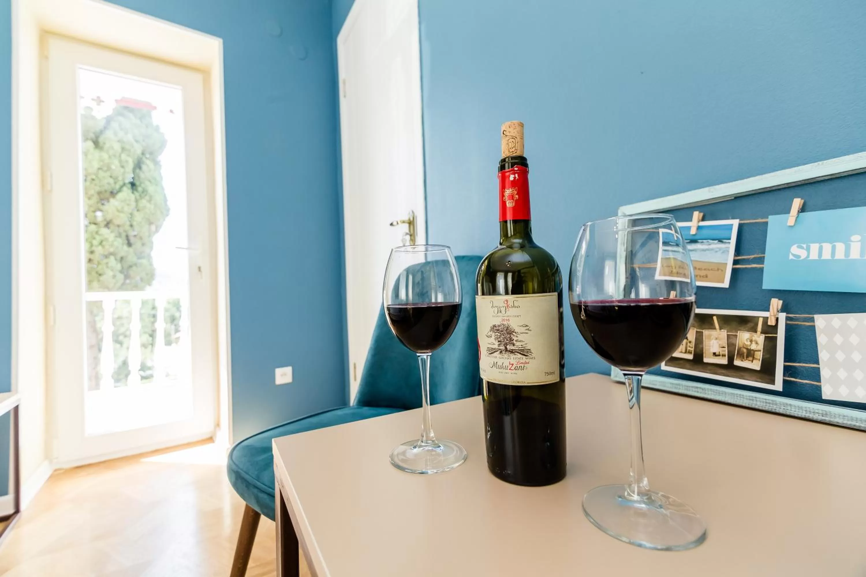 Seating area in Gvino Minda