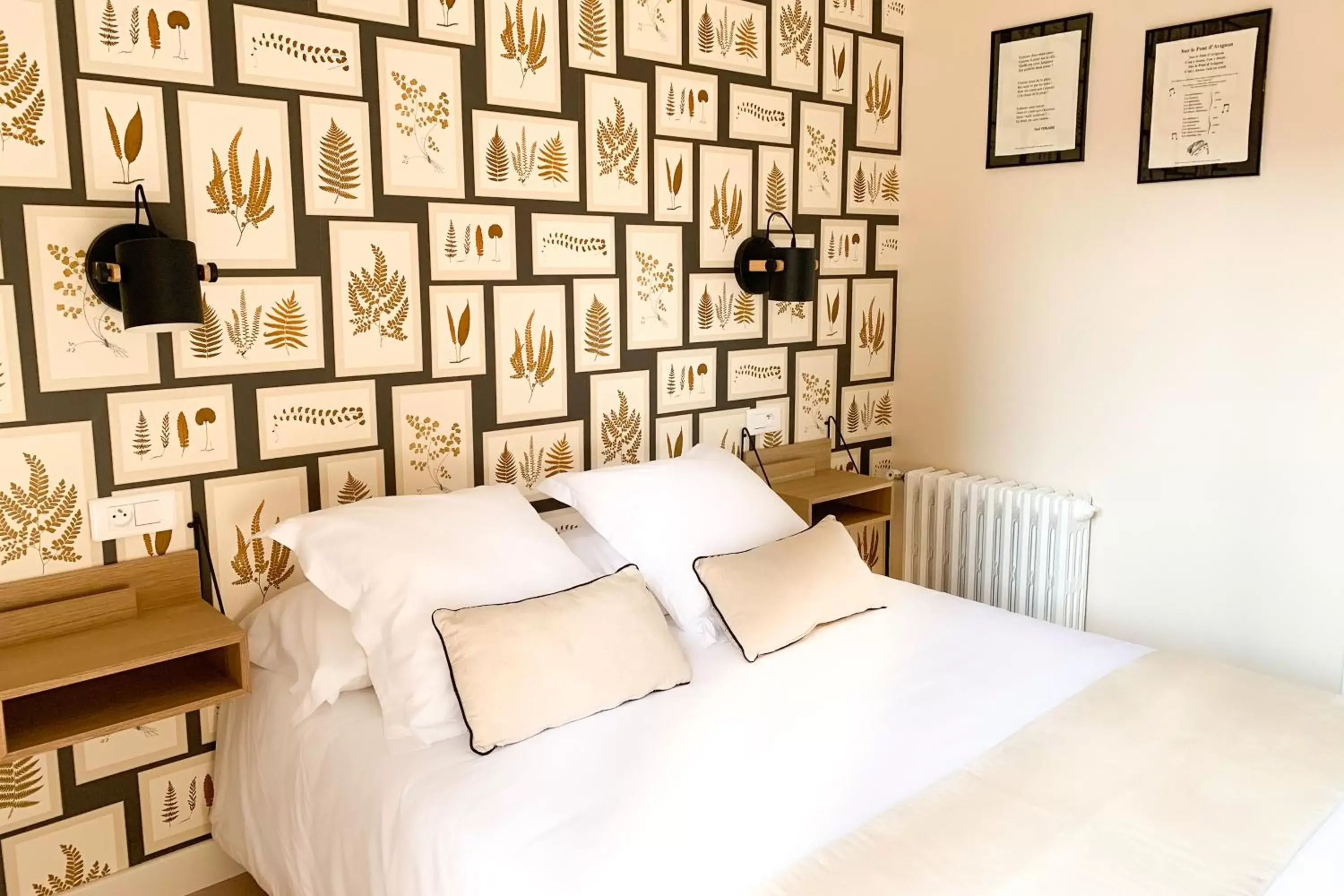 Budget Single Room in Hotel Le Magnan Budget Single Room in Hotel Le Magnan