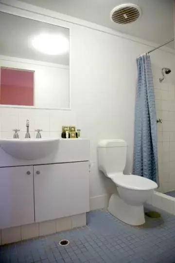 Large Queen Room in Seasons Hotel Newman Large Queen Room in Seasons Hotel Newman