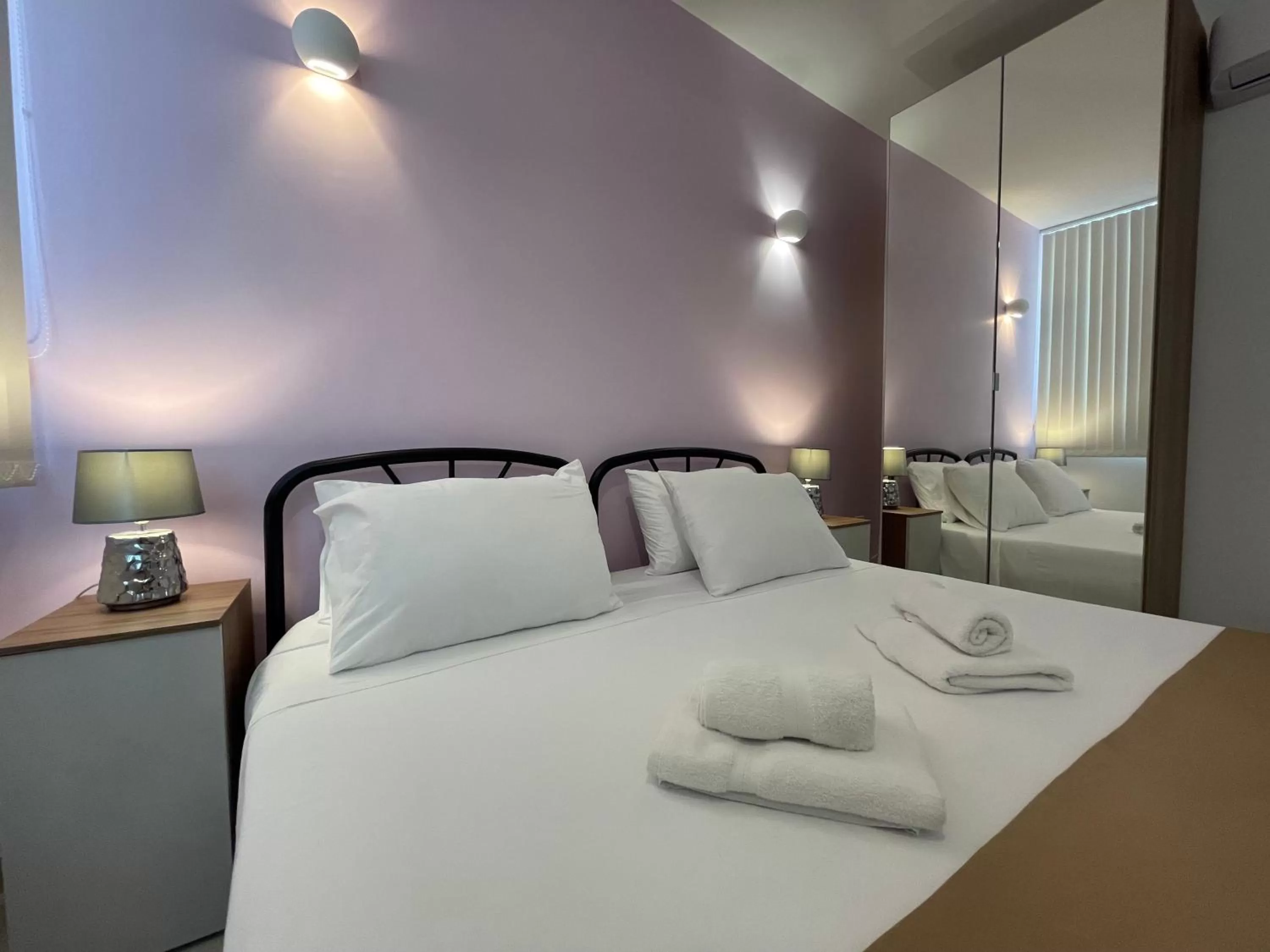 Bed in Alina Boutique Living