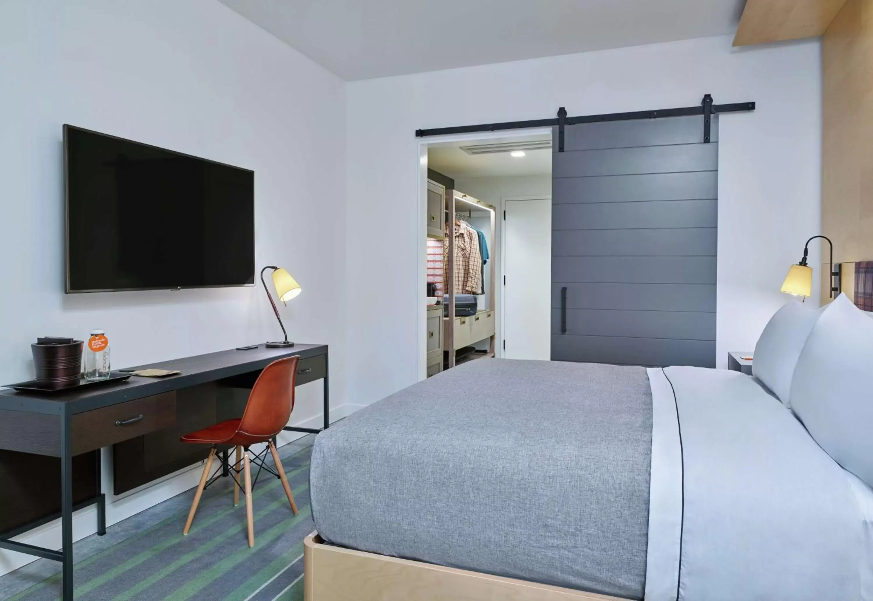 Deluxe King Room with City view - Hearing Accessible in Canopy by Hilton Portland Pearl District Deluxe King Room with City view - Hearing Accessible in Canopy by Hilton Portland Pearl District